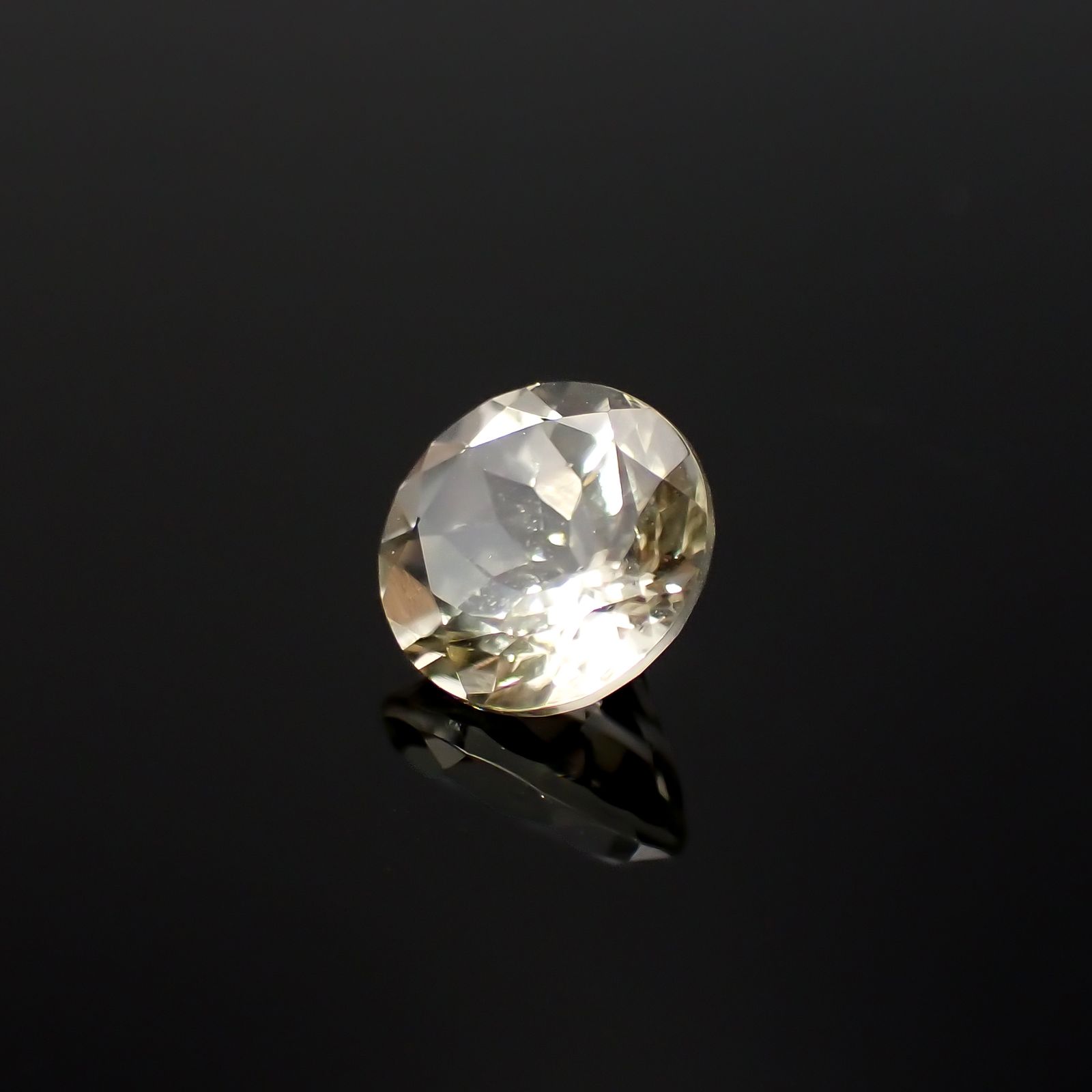 イエロースキャポライト フルオレッセンス(宝石名スキャポライト)タンザニア産 1.16ct 識別済[230722657]7.1x7mm前後