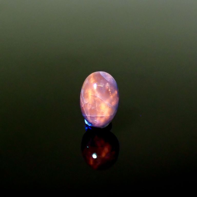 長波365(ライト)の照射で蛍光