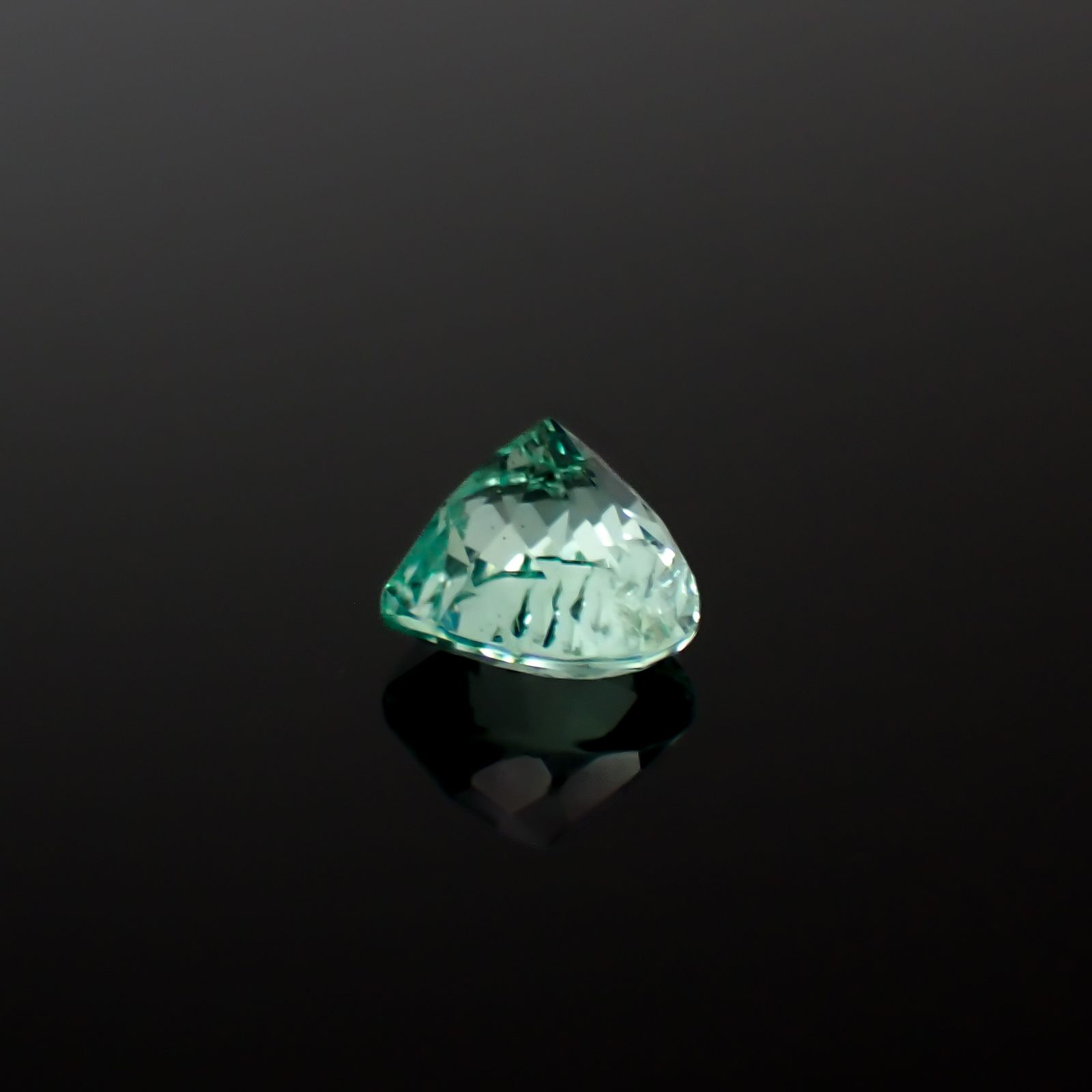 ノンオイルエメラルド(宝石名エメラルド)コロンビア産 1.385ct 日独鑑付[240929127]6.78x7.8mm前後