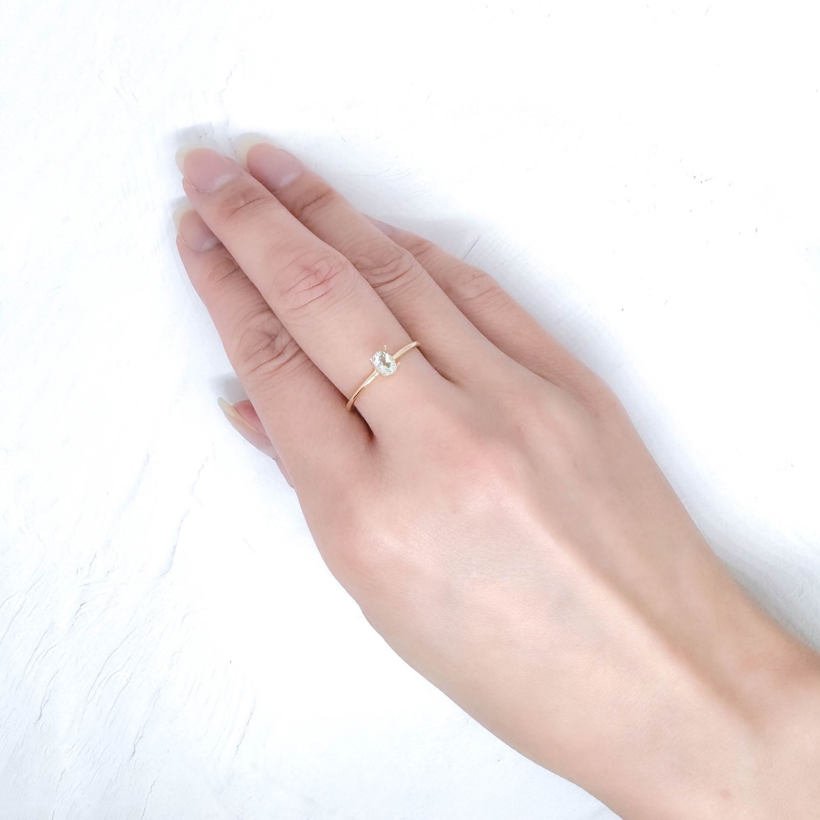 アクロアイト ナイジェリア産 0.26ct / 4.8x3.5mm前後 [251231360]