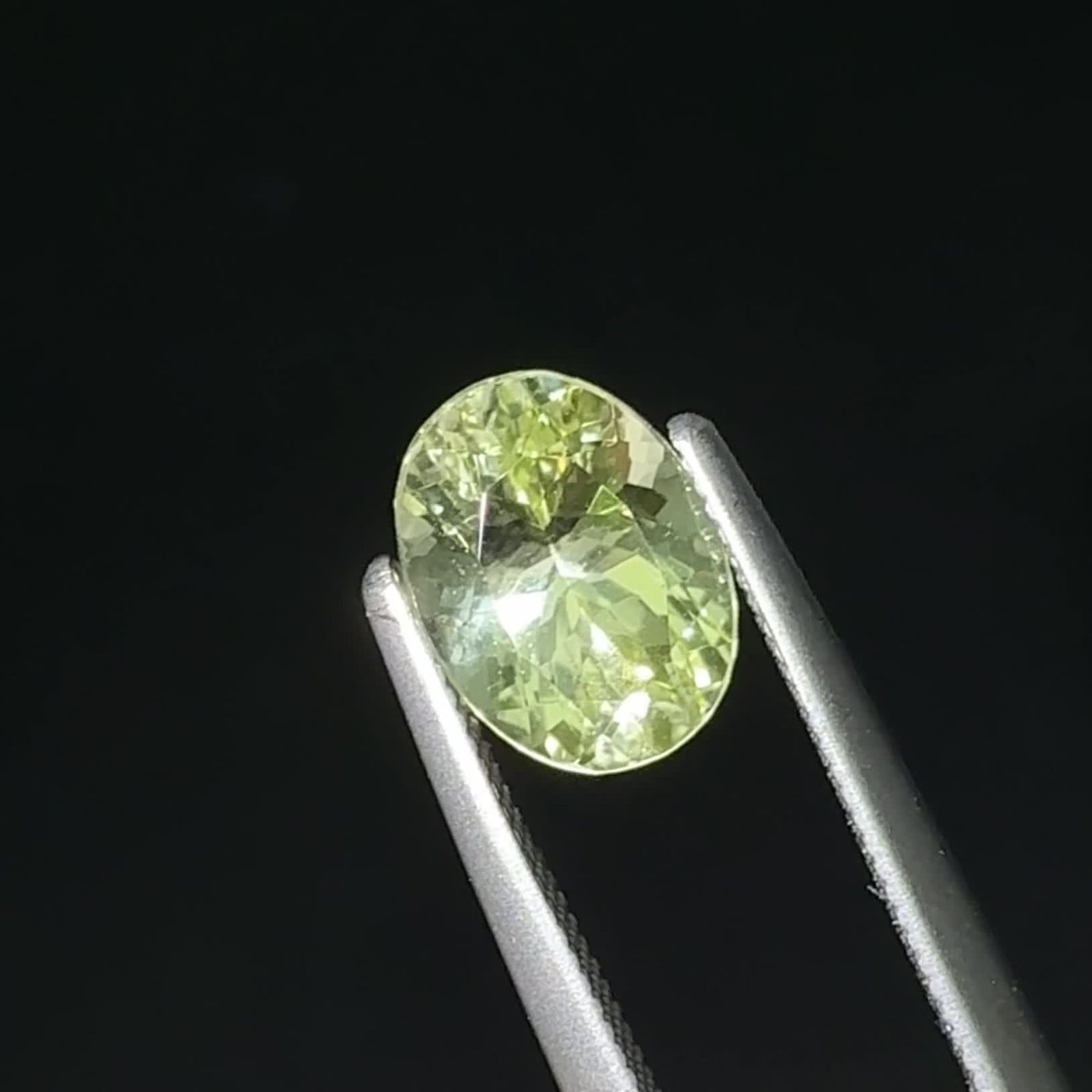 天然石　クリソベリル a942e17ca27f6e9c1b295534f3adf3