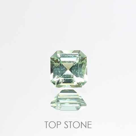 バナジウムコーネルピン(宝石名コーネルピン)タンザニア・タンガ州産 識別済 0.26ct / 3.5x3.5mm前後 [220115624]