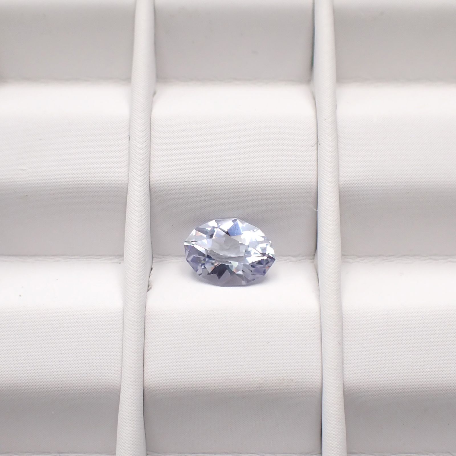 ◇カスタムカット◇アイスラベンダーゾイサイト 非加熱 タンザニア産 0.87ct / 7.3x5.7mm前後 [251031219]