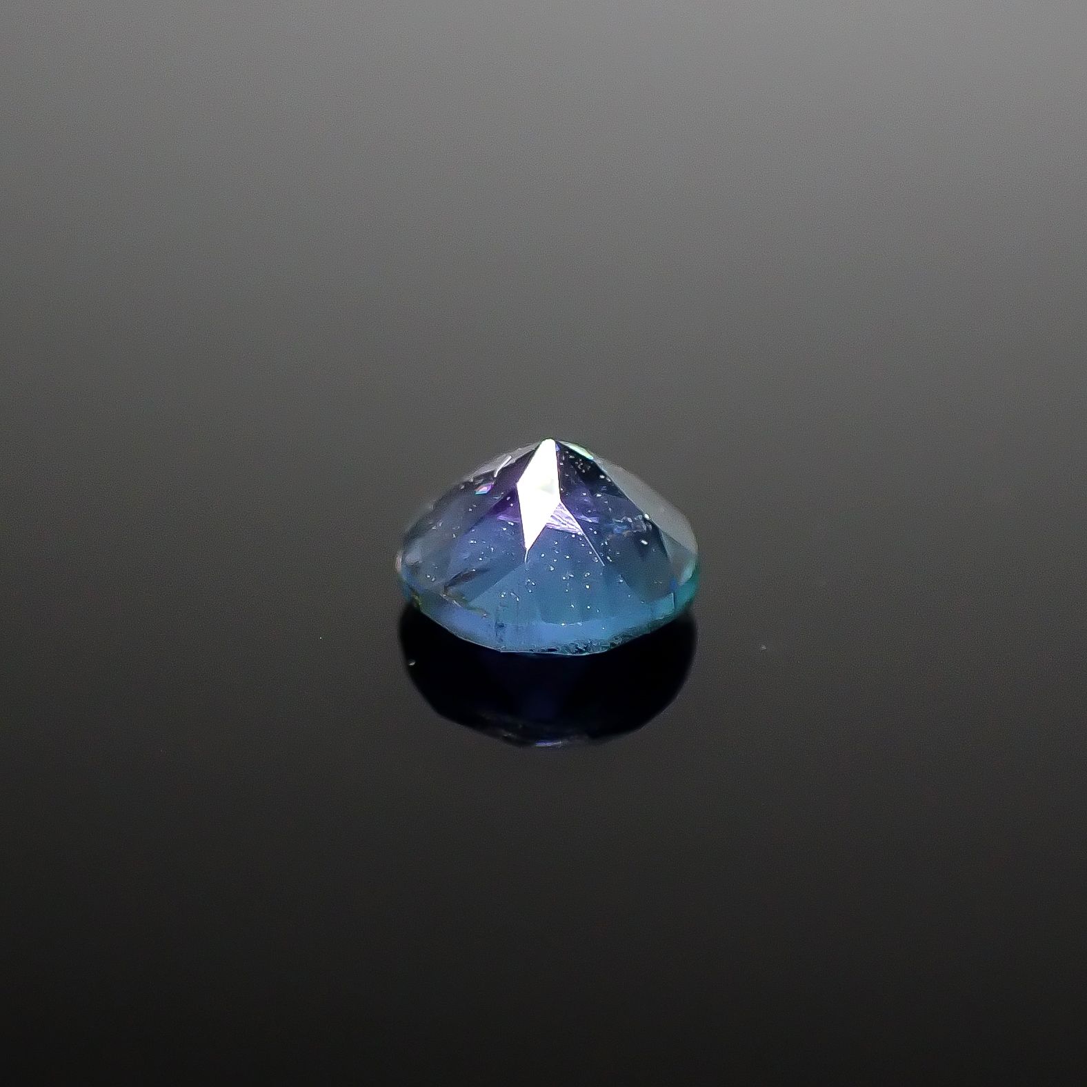ブルーコーネルピン タンザニア産 0.29ct [250730813]4.1x4.1mm前後