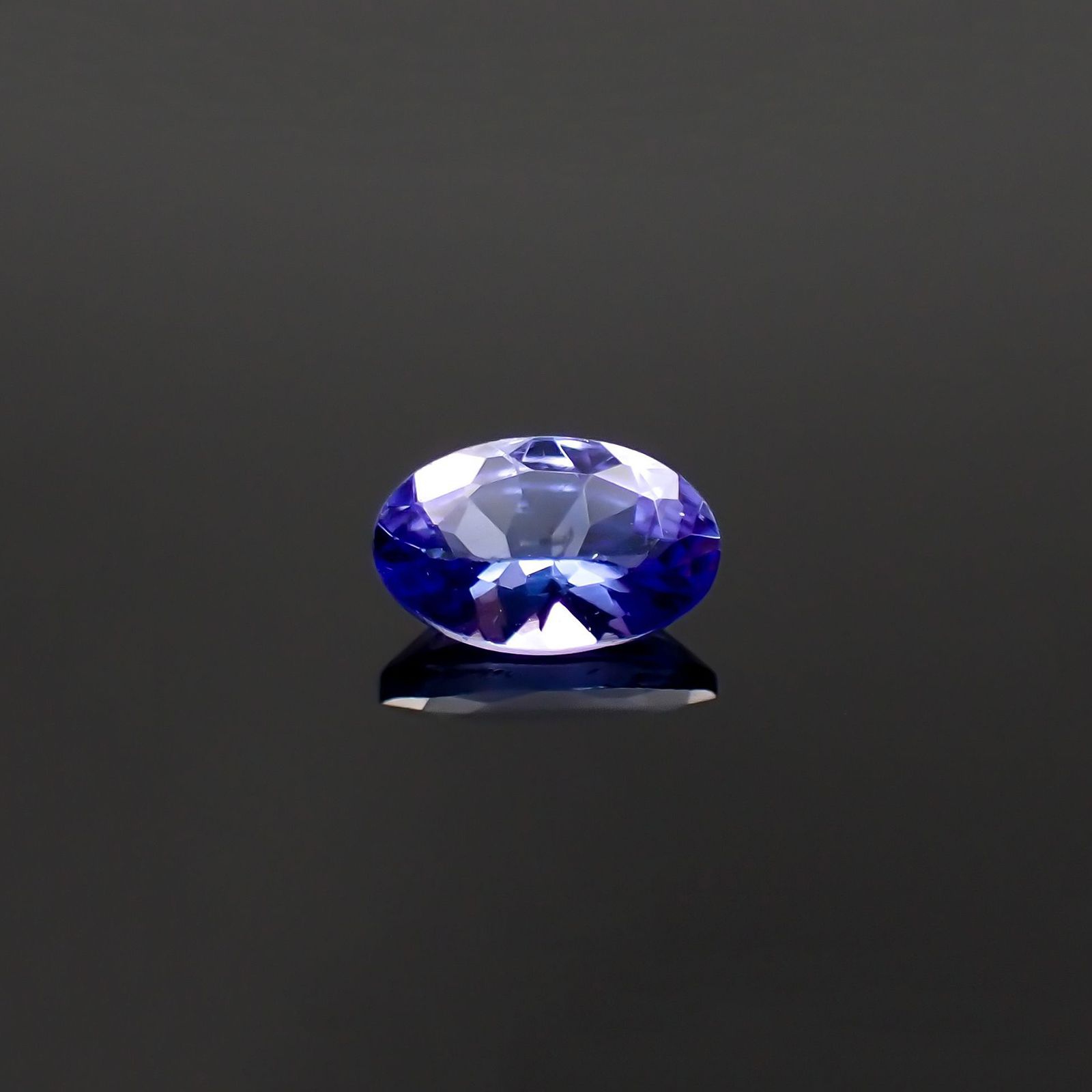 タンザナイト(宝石名タンザナイト)タンザニア産 0.39ct 識別済[230120209]6x3.8mm前後