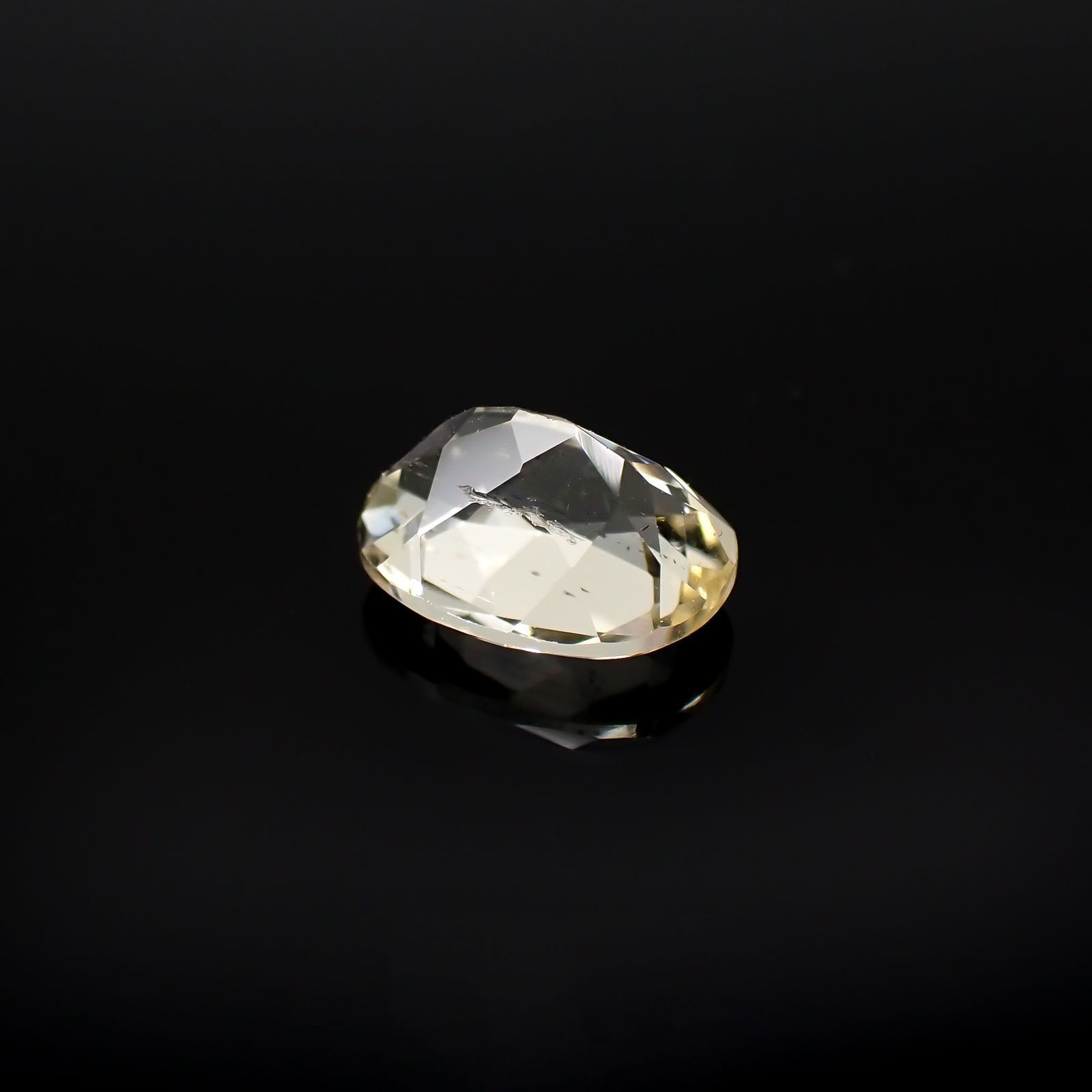 イエロースキャポライト(宝石名イエロー・スキャポライト)ブラジル・ミナスジェライス州産 識別済 1.48ct / 8.6x6.5mm前後 [251118019]