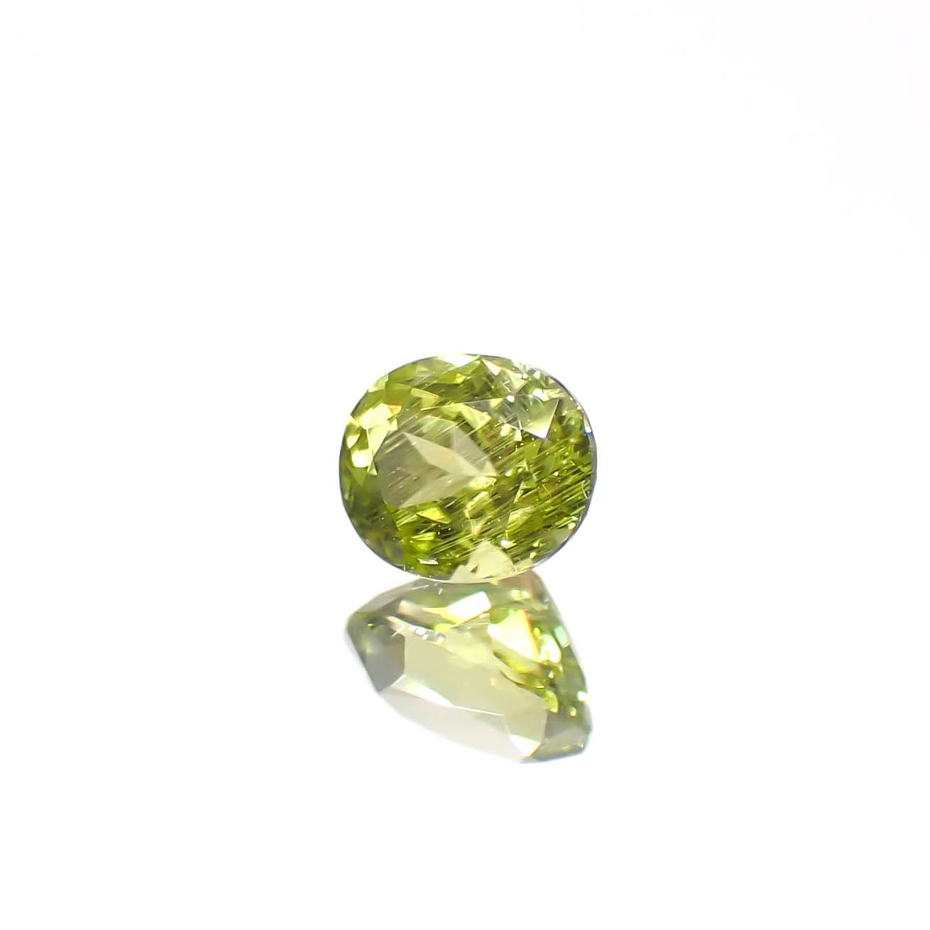 パラサイティックペリドット 採取地：インドネシア・ジェパラ 0.36ct [250730744]4.5x3.6mm前後