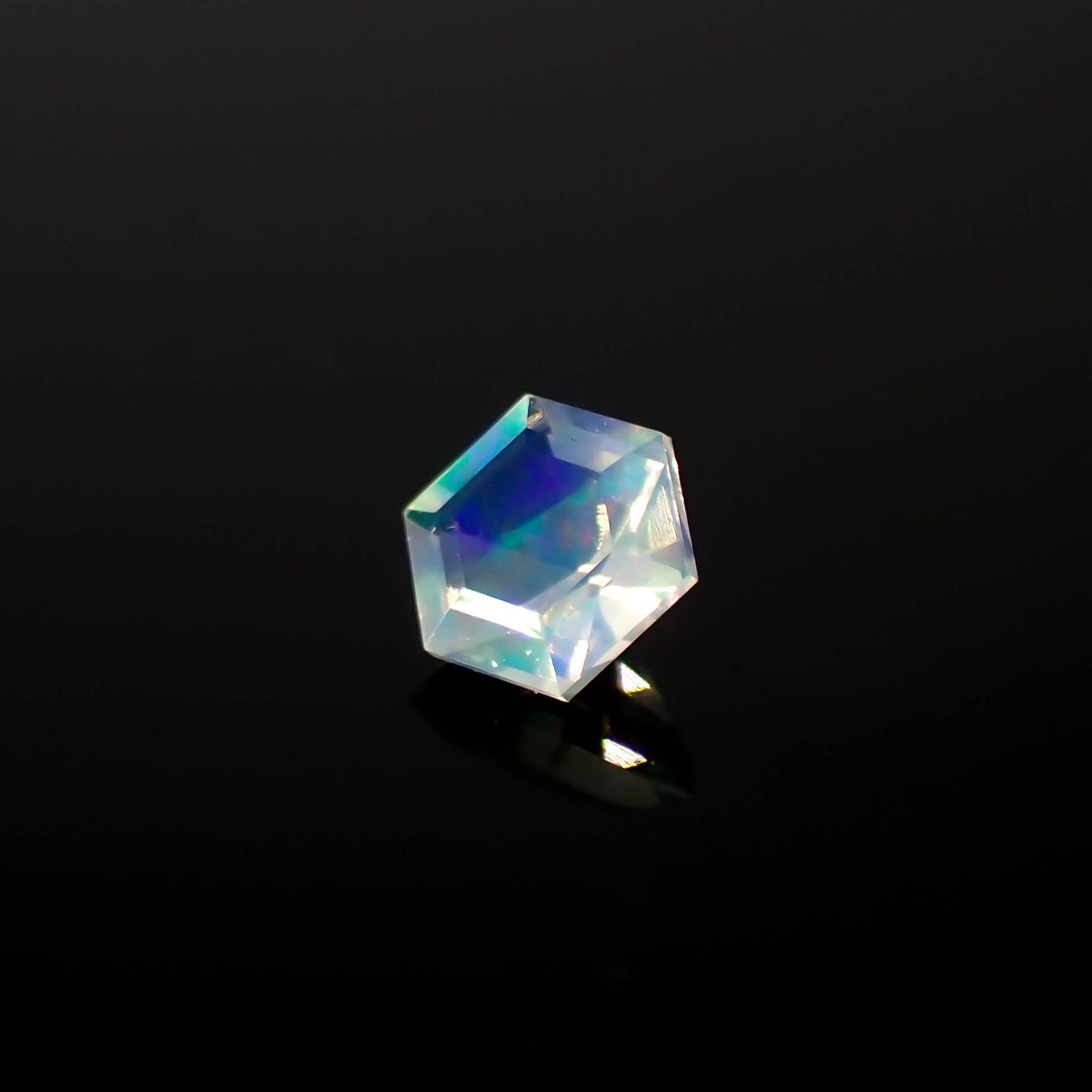 ◇ヘキサゴンカット◇エチオピアオパール エチオピア産 0.12ct[240226213]3.5x3.5mm前後