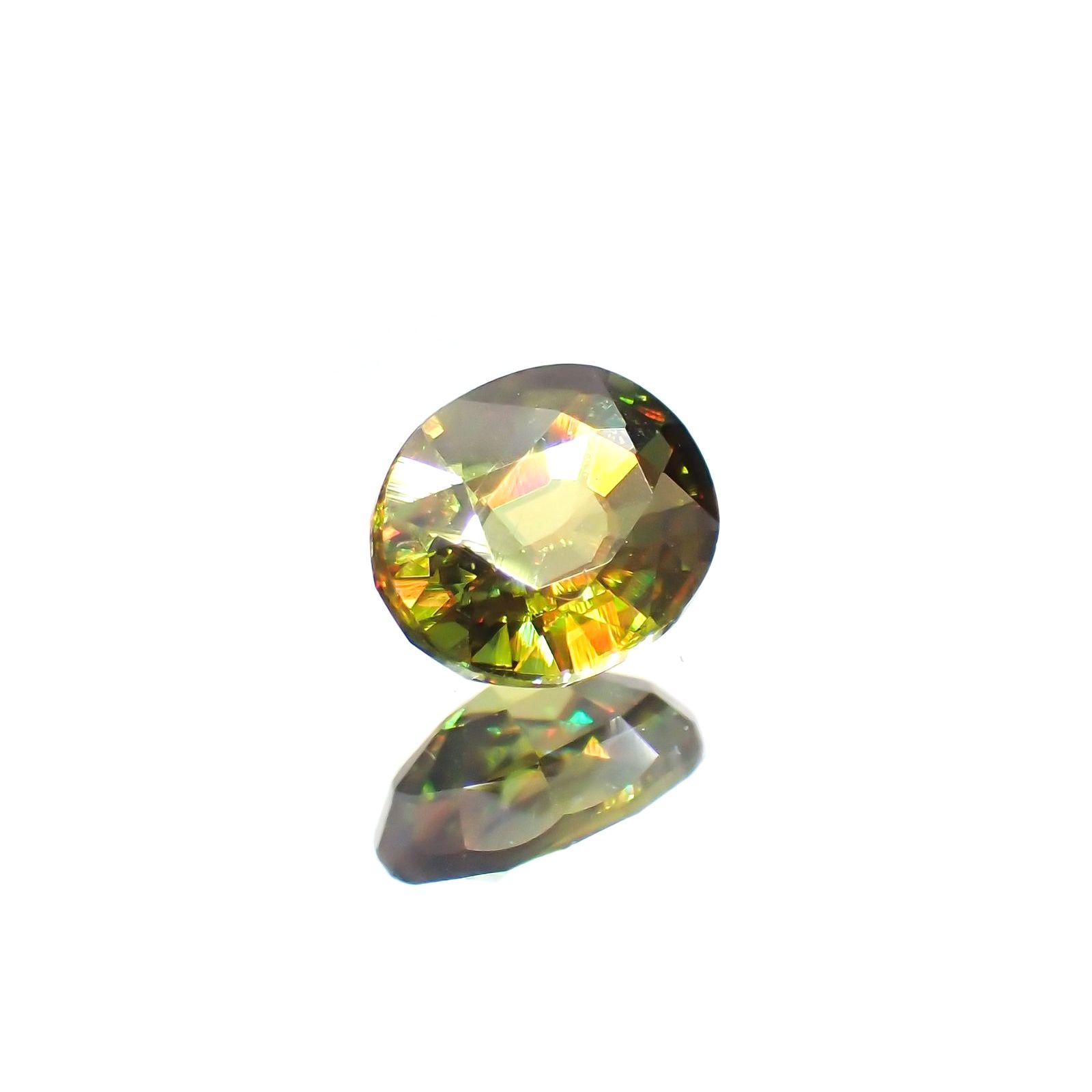 スフェーン(宝石名スフェーン)パキスタン産 識別済 0.56ct / 5.6x4.5mm前後 [220114128]