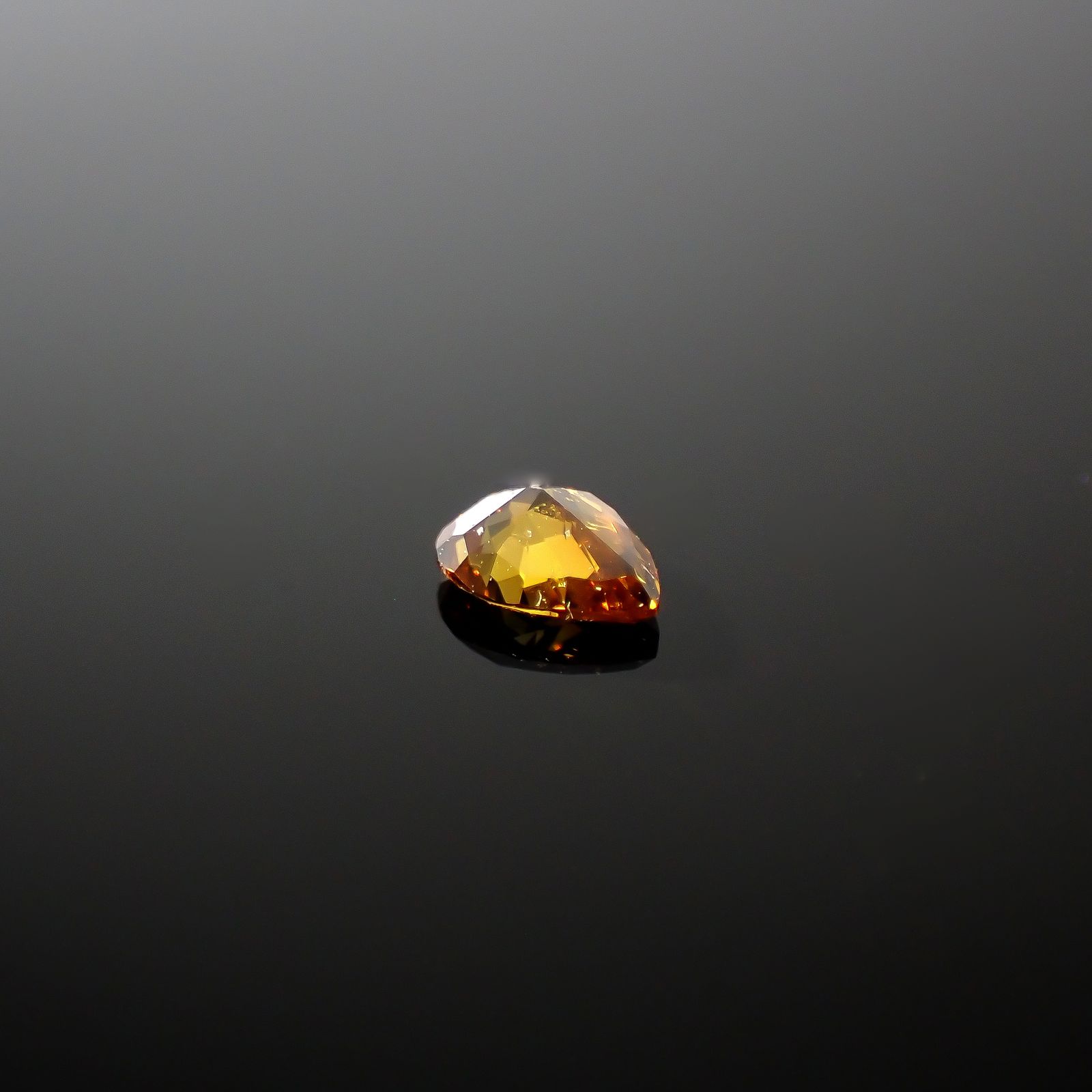 オレンジダイヤモンド(宝石名ダイアモンド SI-1/FANCY DEEP YELLOW ORANGE) 0.147ct ソ付(CGL)[240427043]4.04x2.97mm前後