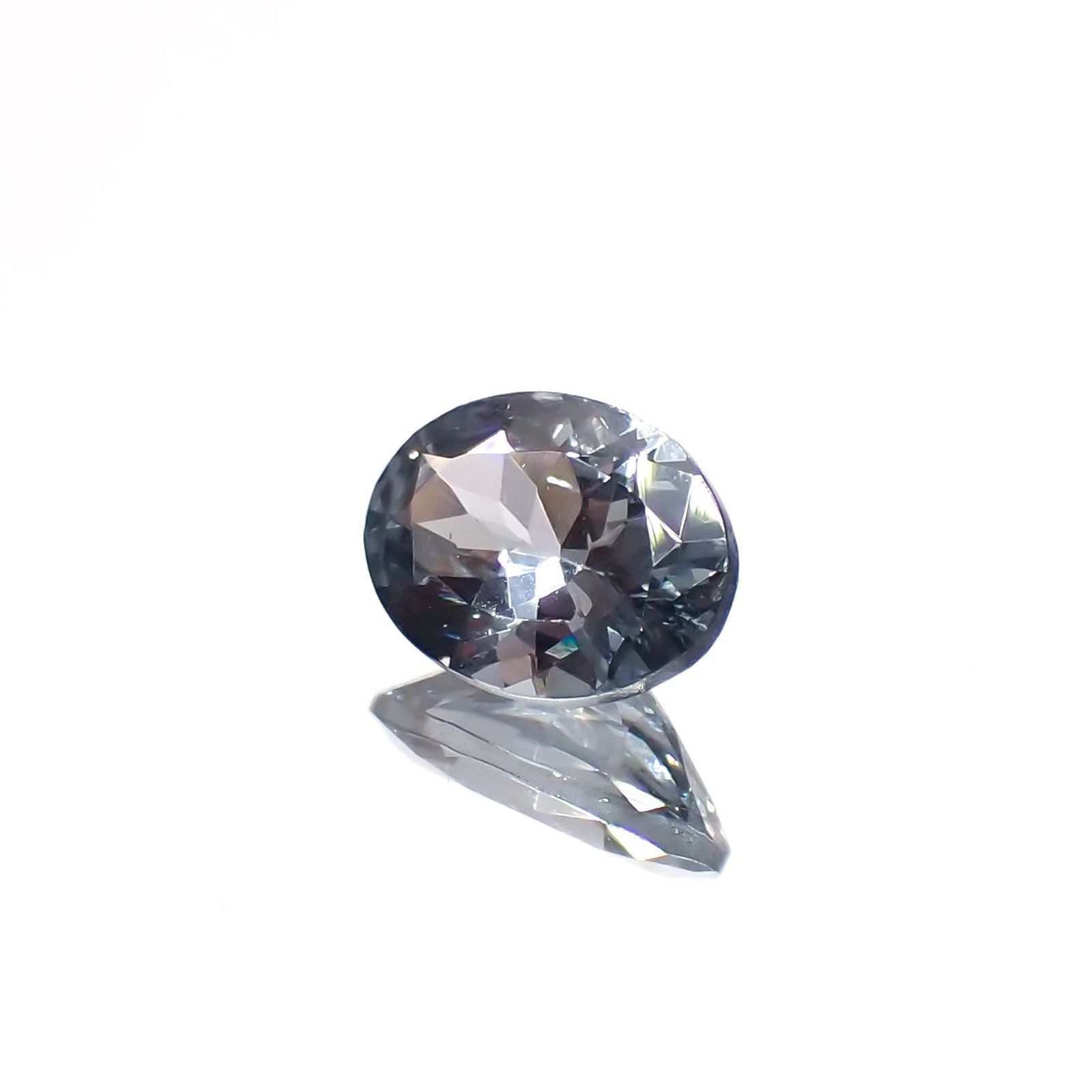 グレースピネル タンザニア産 0.85ct / 7x5.1mm前後 [251021551]