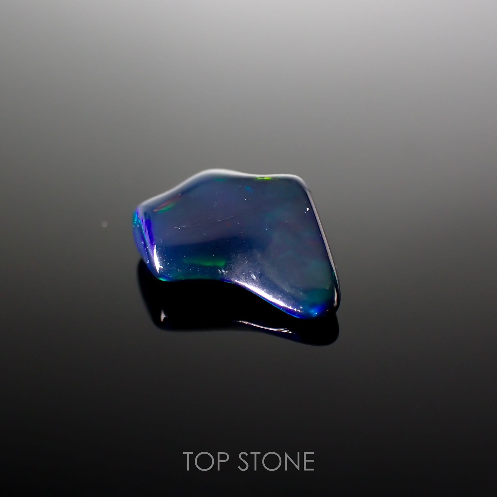 ◇バロック型◇ブラックオパール(宝石名オパール/加熱処理) エチオピア産 1.55ct 識別済[211013514]12.1×8mm前後