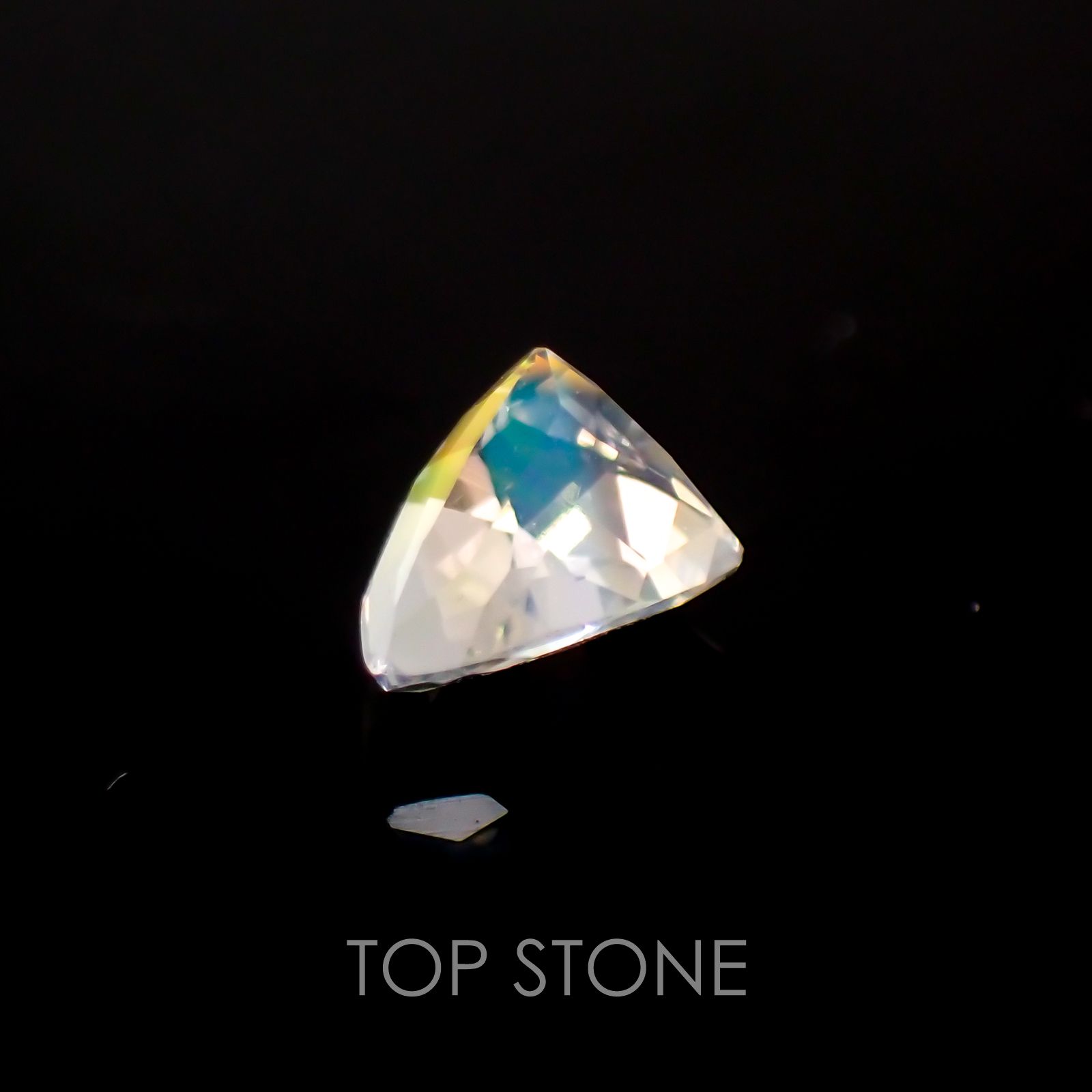 レインボームーンストーン(アンデシンラブラドライト) マダガスカル産 ルース 0.33ct[210410569]4.9×4.1mm前後