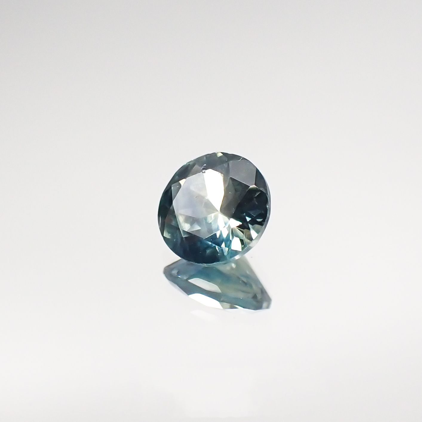 モンタナサファイア アメリカ産 ルース 0.45ct[210711633]4.6×4.6mm前後