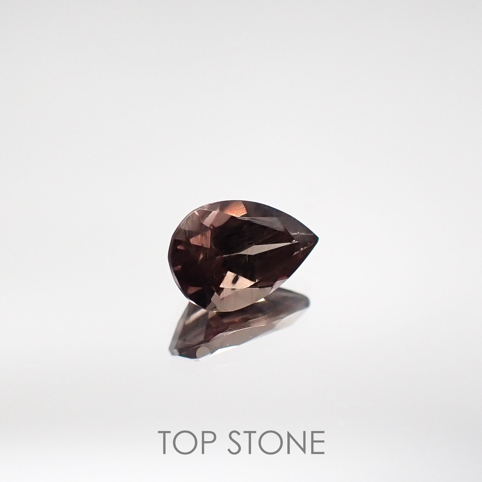 カラーチェンジガーネット タンザニア・マダガスカル産 ルース 0.52ct[210611192]6.2×4mm前後