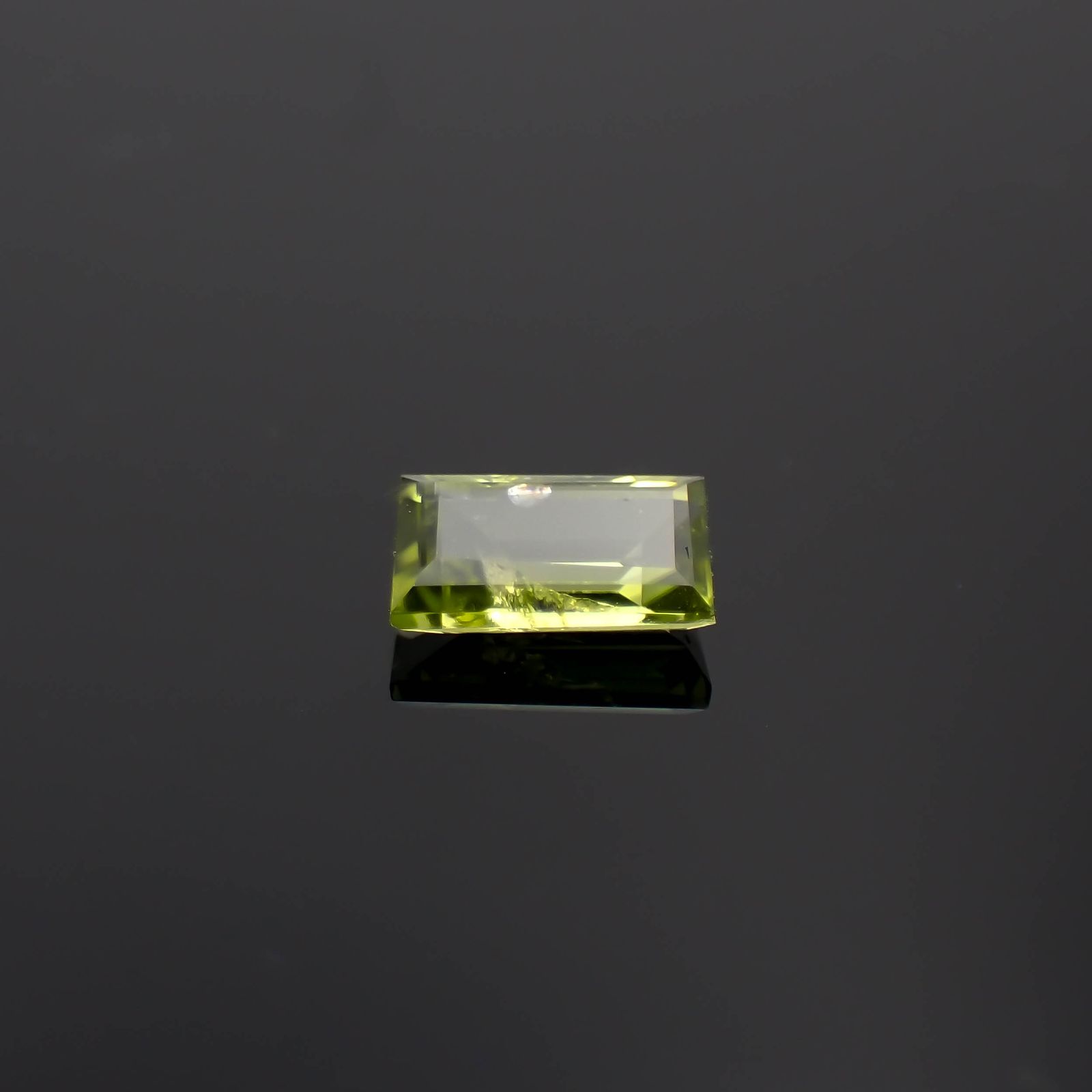 ブラックリリーパッドペリドット アメリカ・アリゾナ州産 0.48ct[231224605]6.1x3.5mm前後