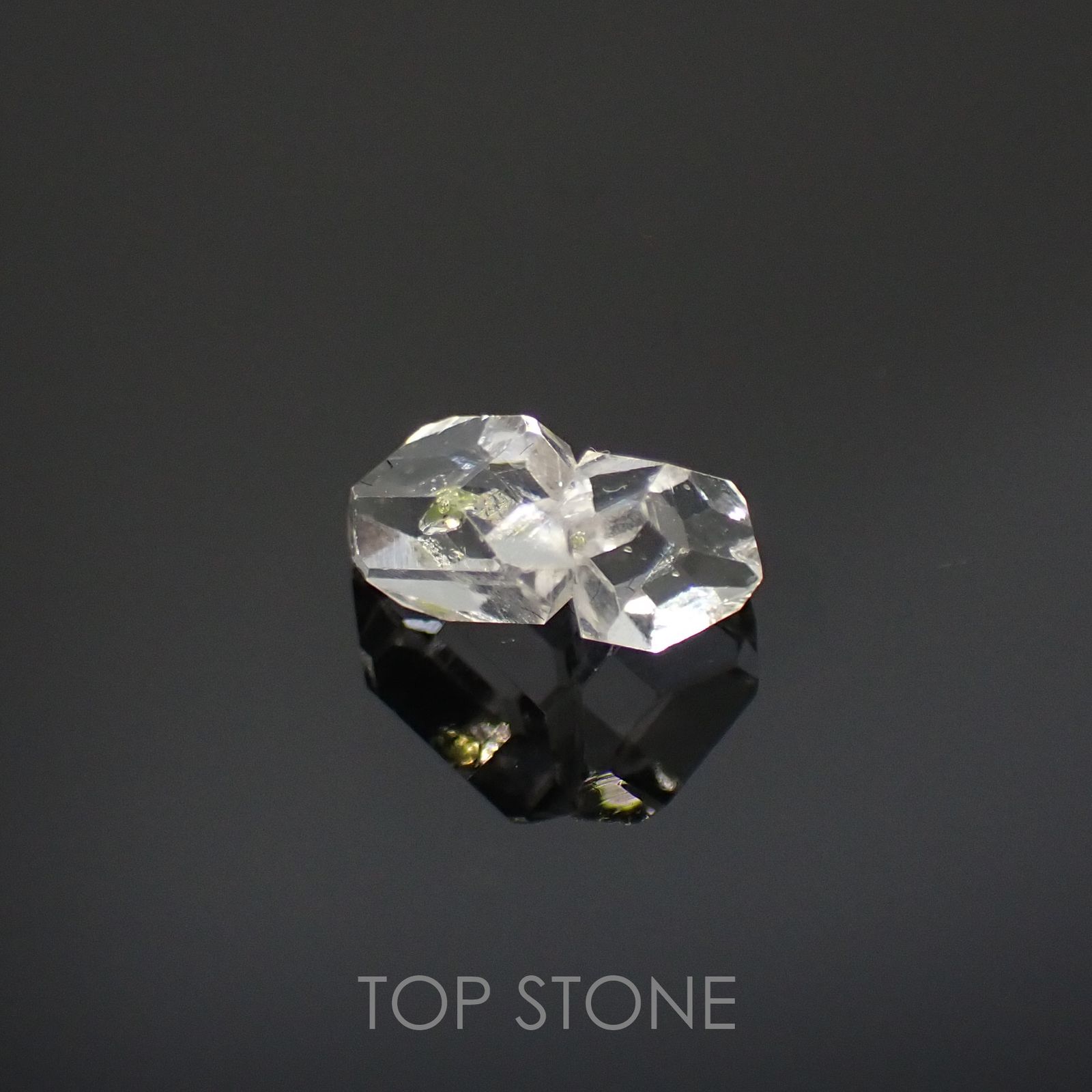 オイルインクォーツ原石 パキスタン産 1.39ct[220115464]8.9x7.3mm前後