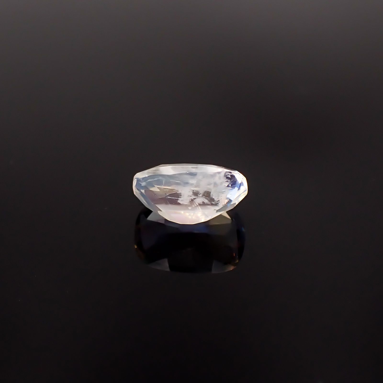 レインボームーンストーン インド・ビハール産 2.73ct / 11.2x7.2mm前後 [260431972]