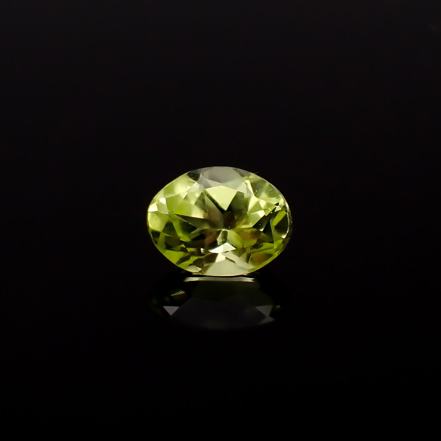 パロットクリソベリル(宝石名クリソベリル)インド産 0.27ct 識別済[231225179]4.4x3.4mm前後