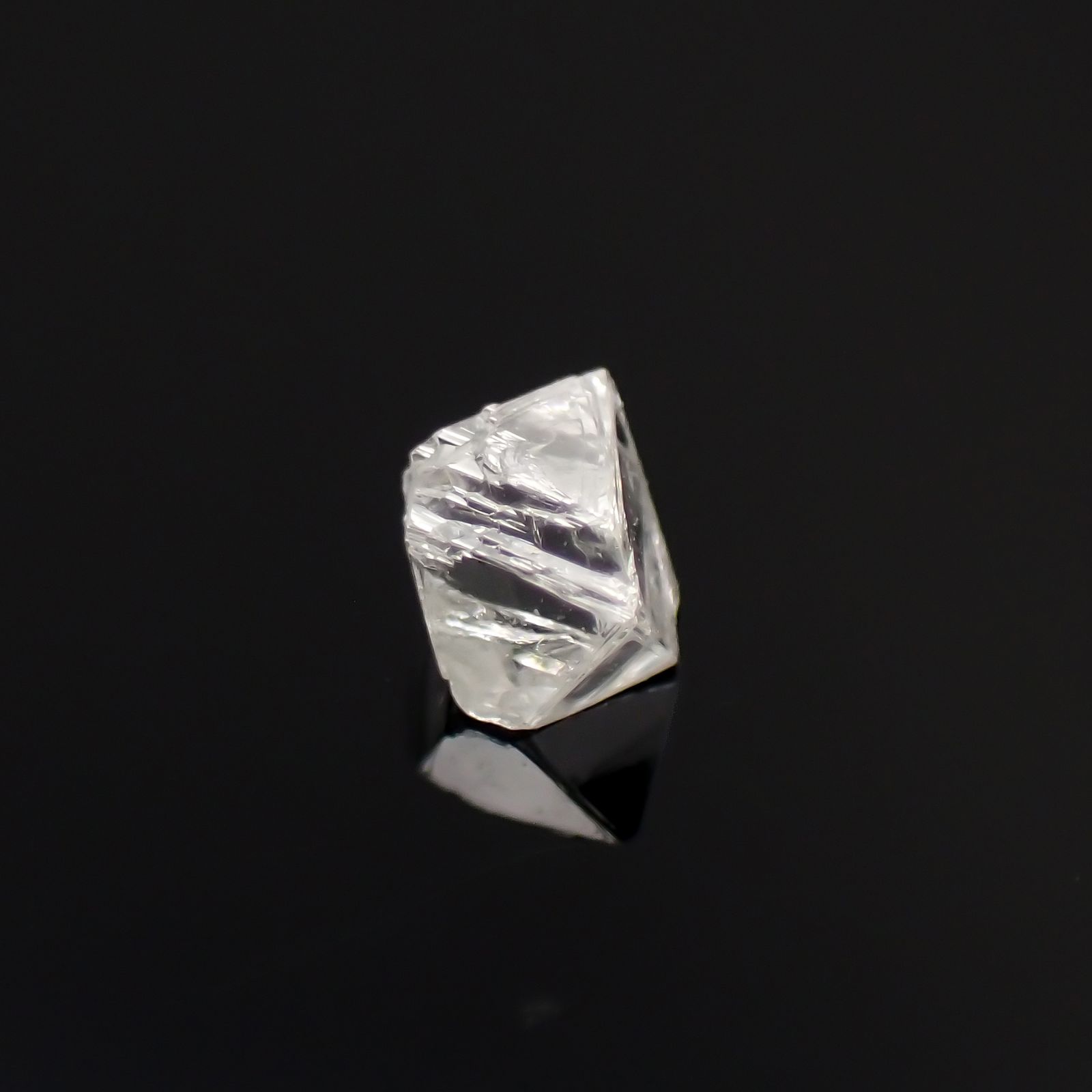 ソーヤブルダイヤモンド 原石(トライゴンあり/Trigon) 0.10ct[230923445]2.9x2.8mm前後