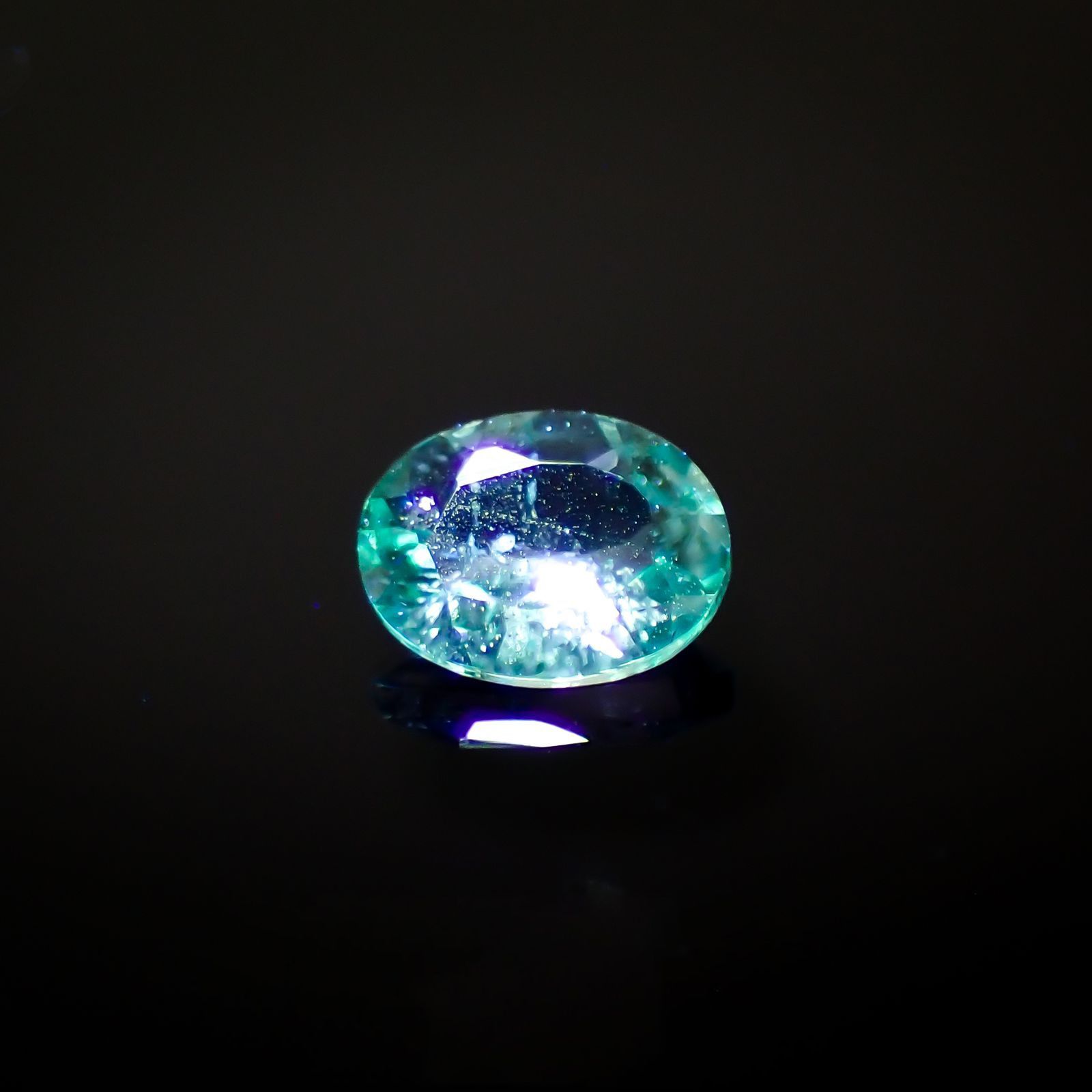 ブルーグリーンコーネルピン(宝石名コーネルピン)タンザニア産 識別済 0.12ct / 3.3x2.5mm前後 [251019245]