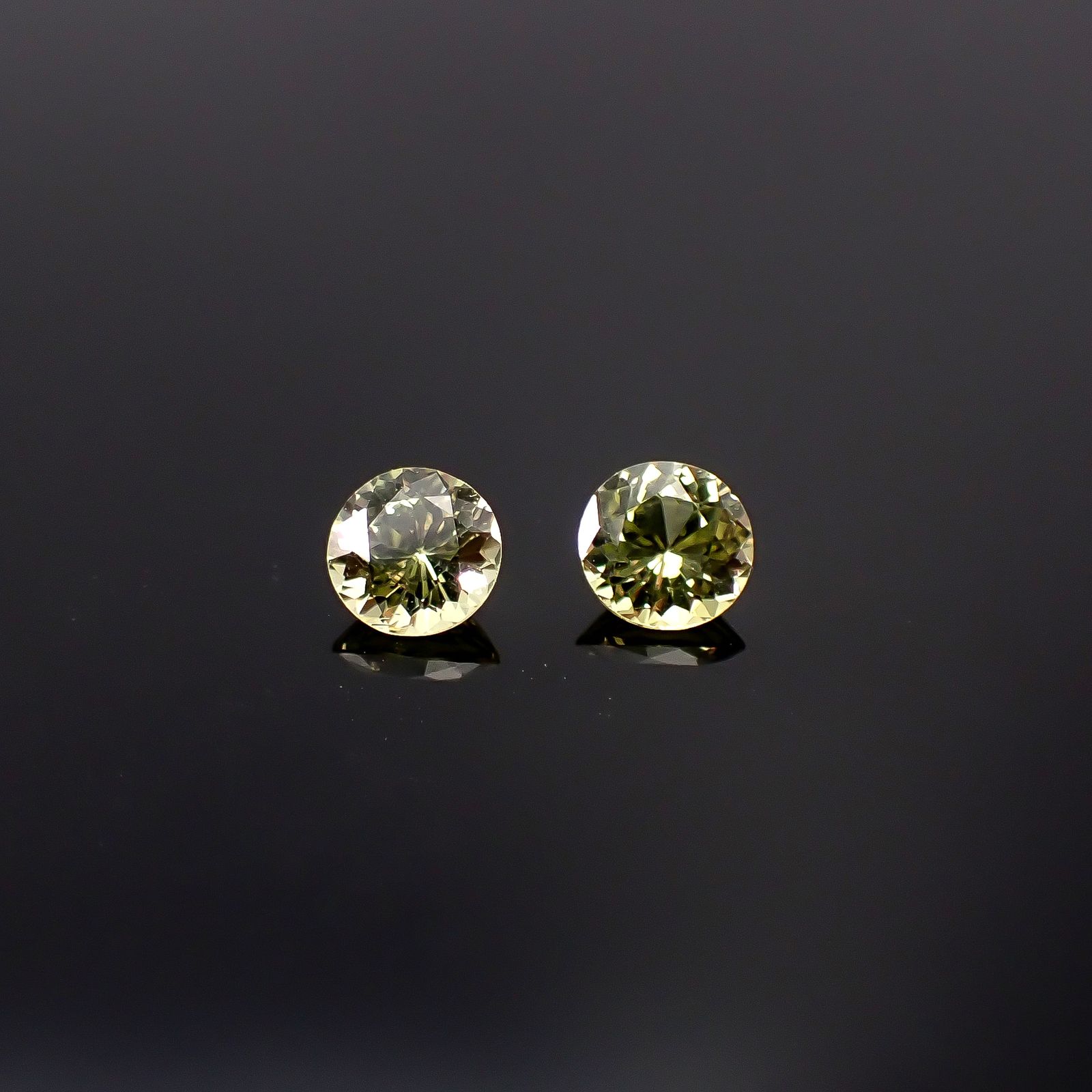 ◇ペアセット◇クリソベリル(宝石名クリソベリル)スリランカ/マダガスカル産 識別済 0.54ct(2pcs合計) / 4x4mm前後 [260131649]