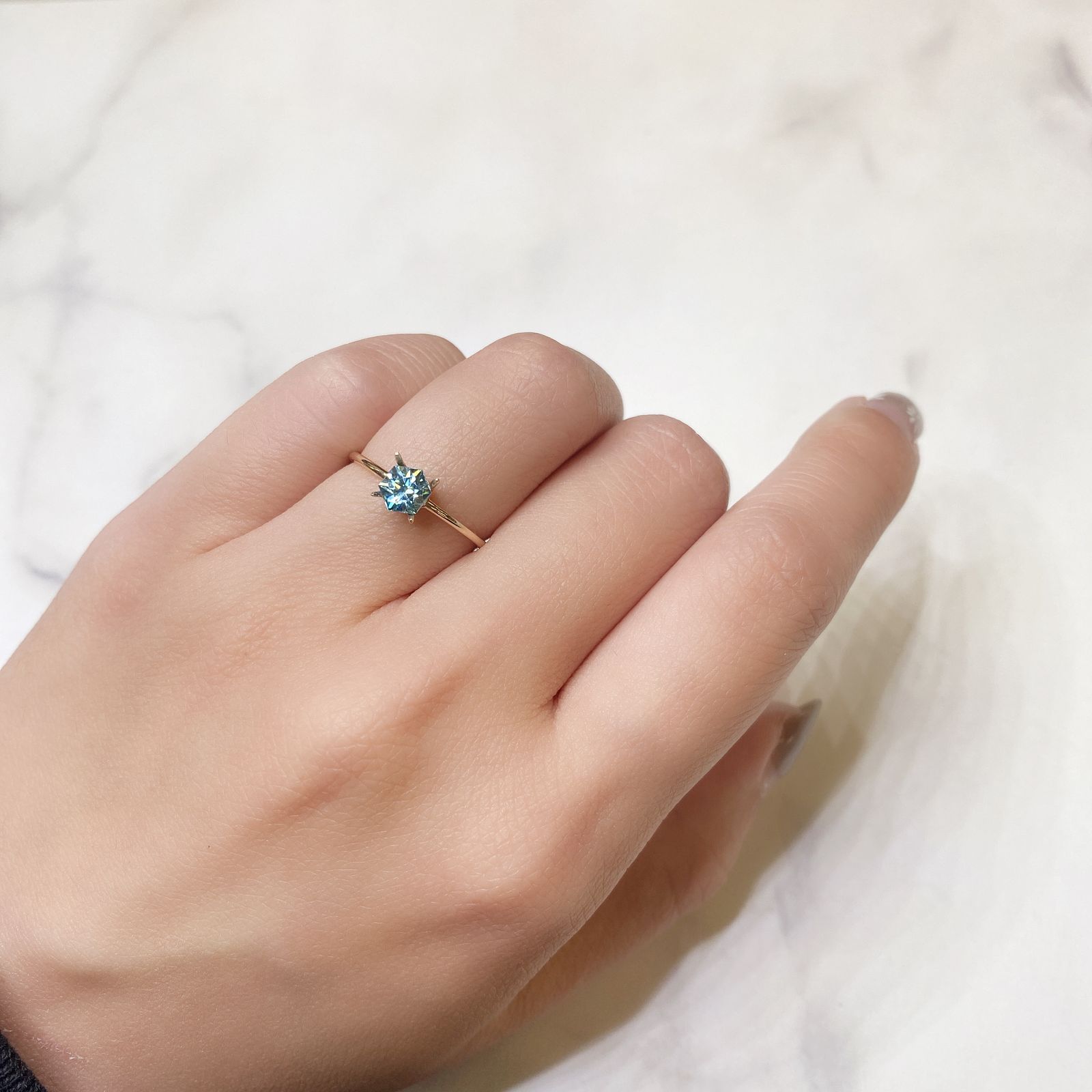 ◇ヘキサゴンカット◇ブルージルコン(宝石名ジルコン) カンボジア産 0.78ct 識別済[211013365]4.8×4.8mm前後