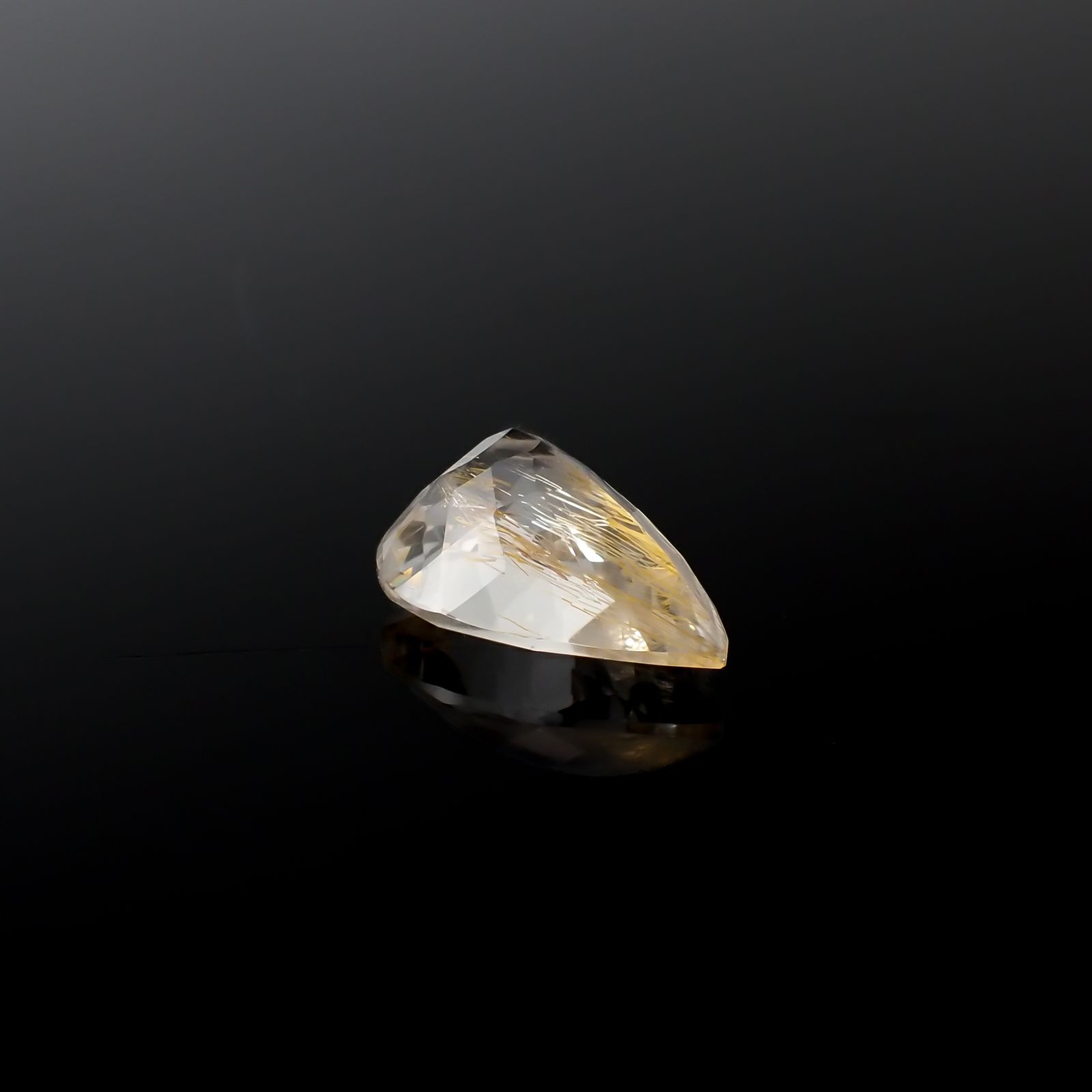 ニードルイントパーズ(チューブイントパーズ) ブラジル・ミナスジェライス州産 14.97ct[240225888]18.9x13.2mm前後