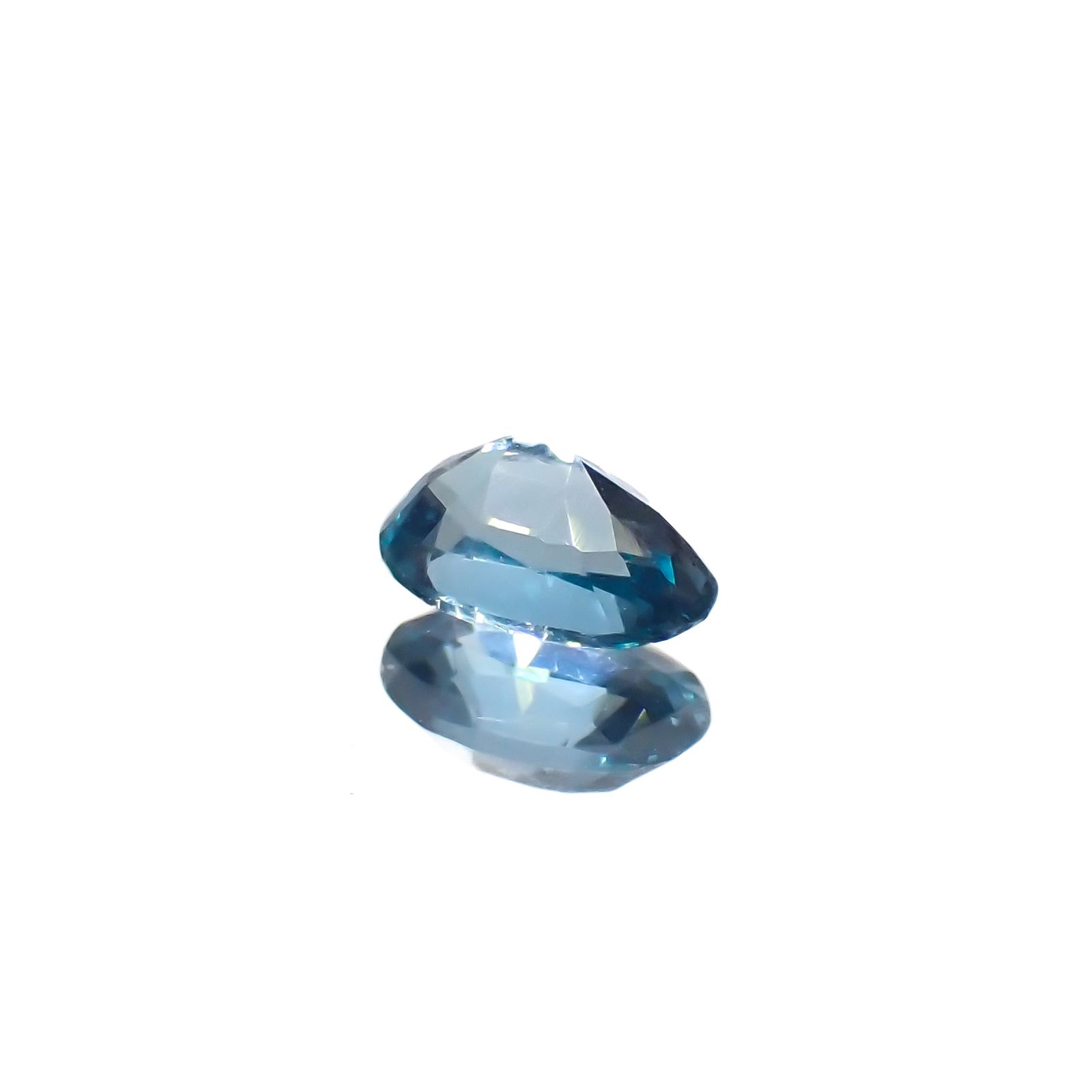 オーシャンブルーカイヤナイト(宝石名カイヤナイト)インド・オリッサ産 0.60ct 識別済[240326696]5.9x4mm前後