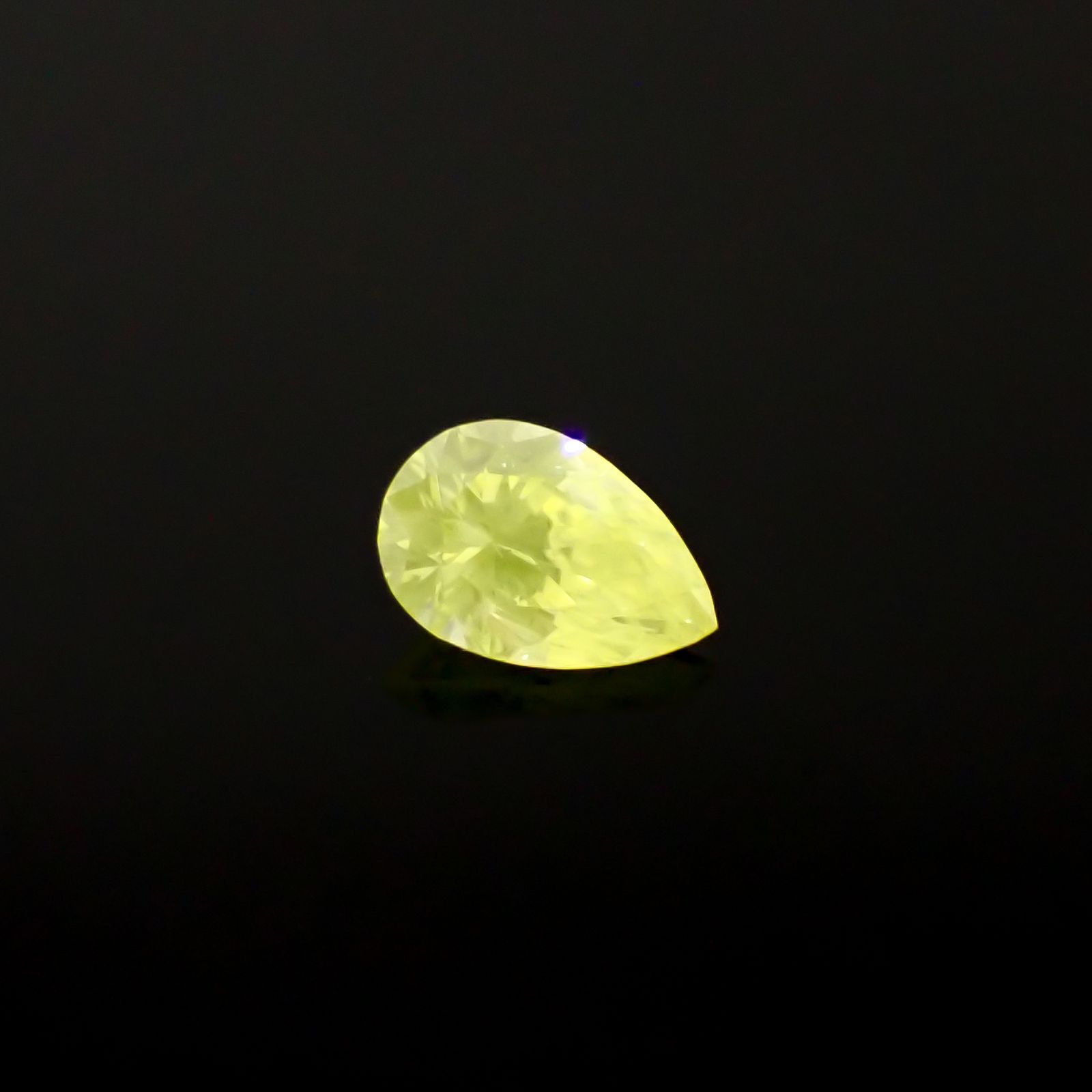カメレオンダイヤモンド(グリーンダイヤモンド)(宝石名ダイアモンド SI-1/FANCY GRAY YELLOWISH GREEN) 0.128ct ソ付(CGL)[240928972]4.14x2.81mm前後