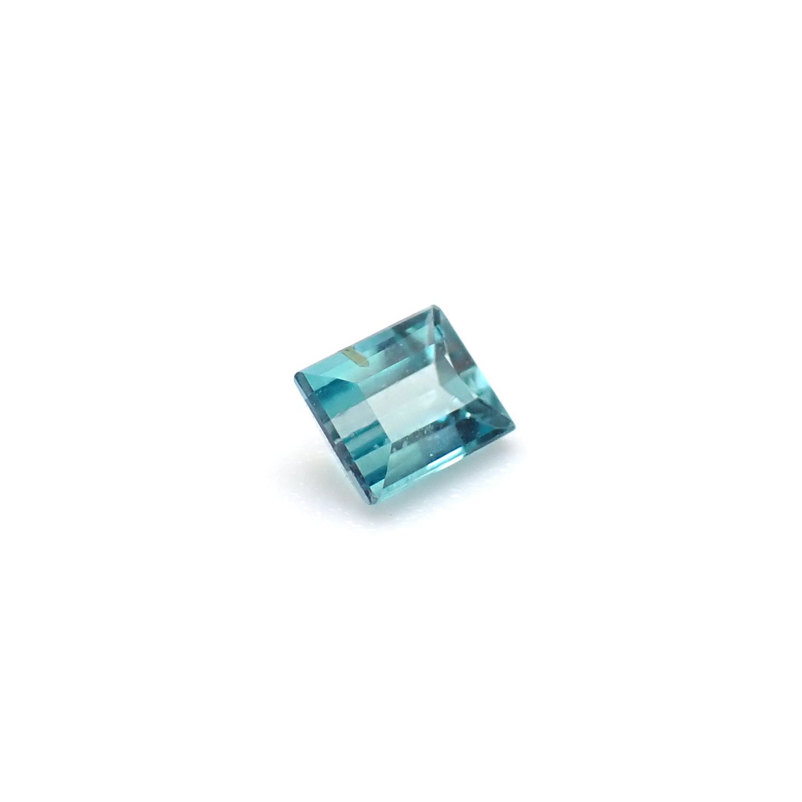 グランディディエライト(宝石名グランディディエライト)マダガスカル産 識別済 0.12ct / 3.1x2.5mm前後 [260826589]