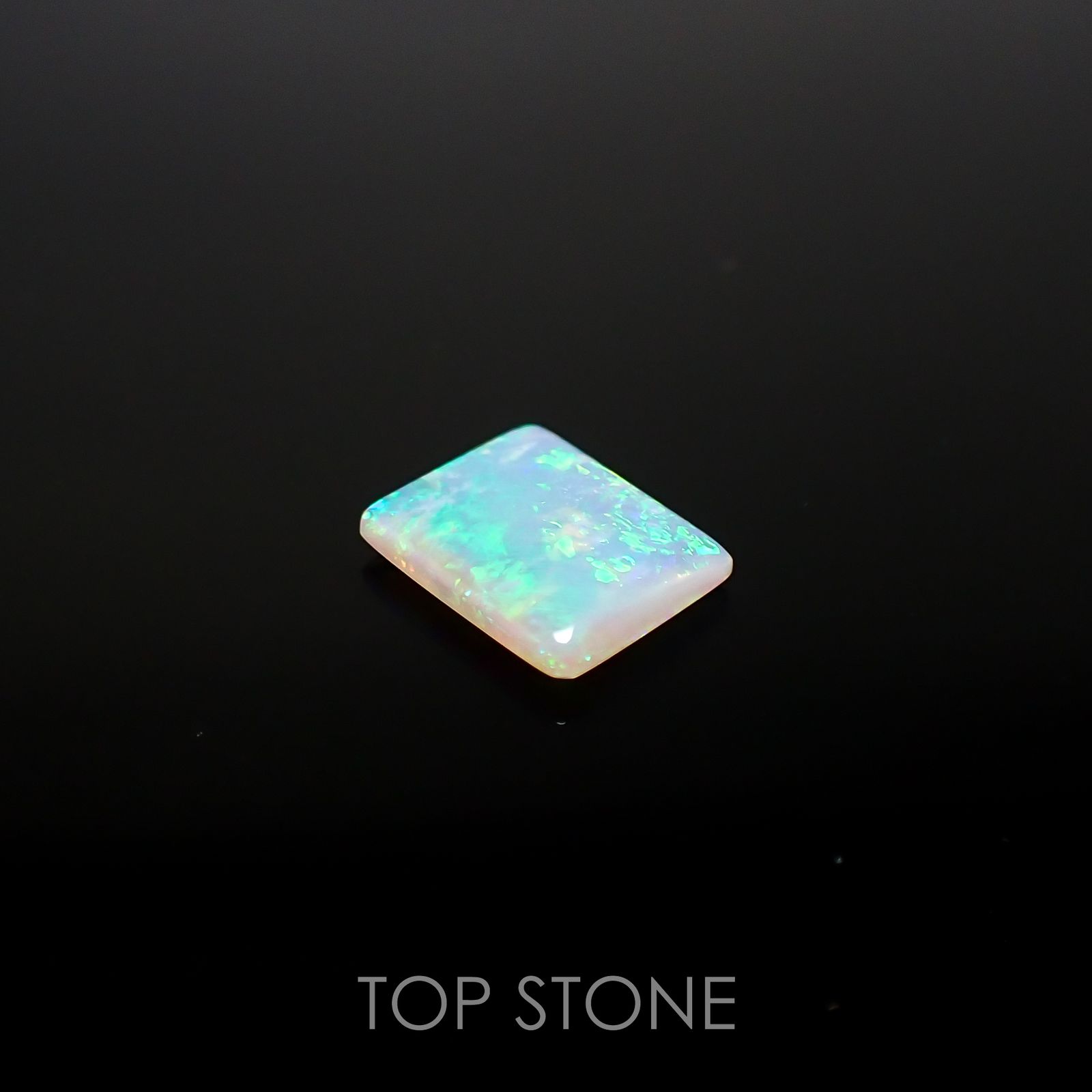 オパール(宝石名オパール) オーストラリア産 1.552ct ソ付(彩珠)[210711332]9.9×8mm前後