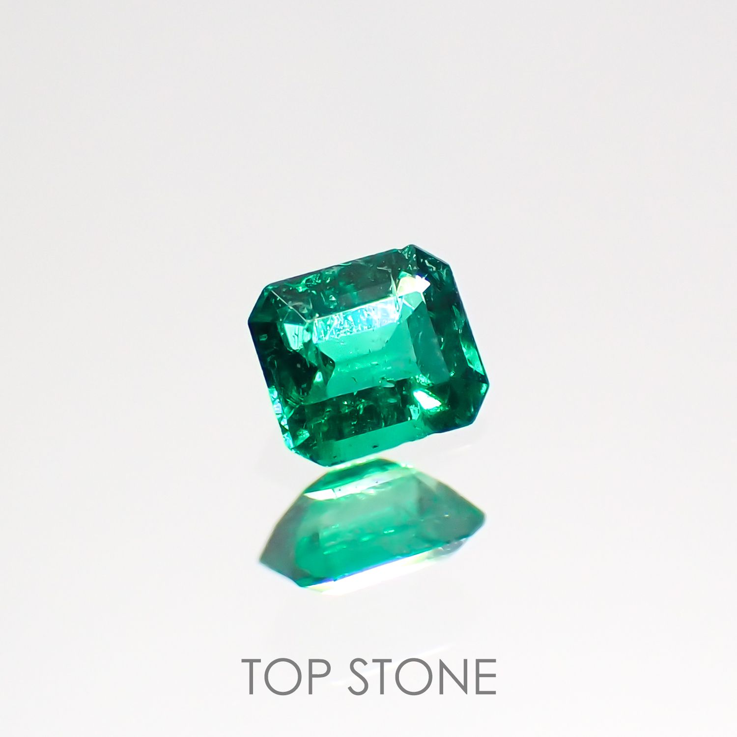 エメラルド(宝石名エメラルド) コロンビア産 0.085ct 識別済[201912838]2.9×2.5mm前後