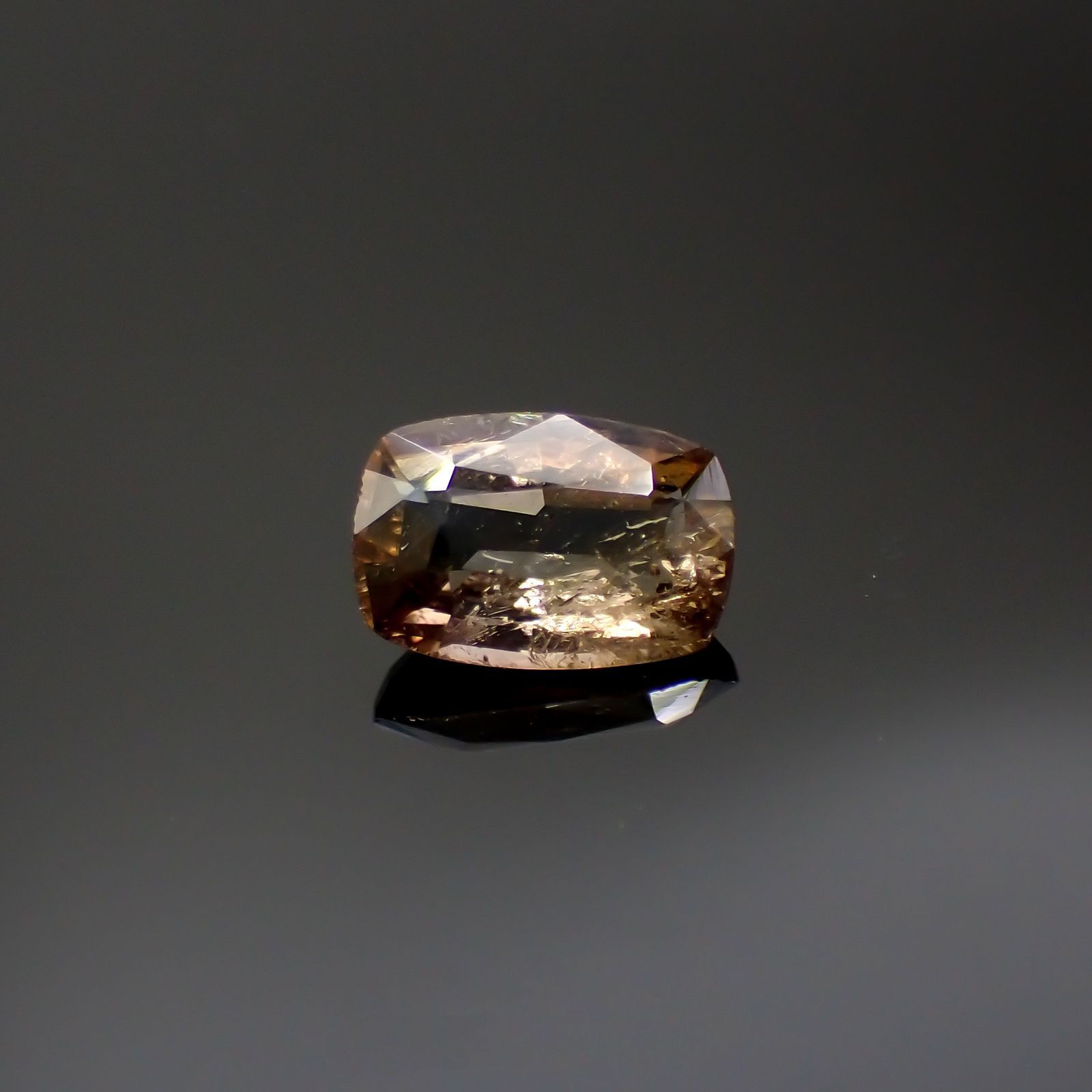 アキシナイト(宝石名アキシナイト)パキスタン産 1.16ct 識別済[220717017]7.9x5.4mm前後