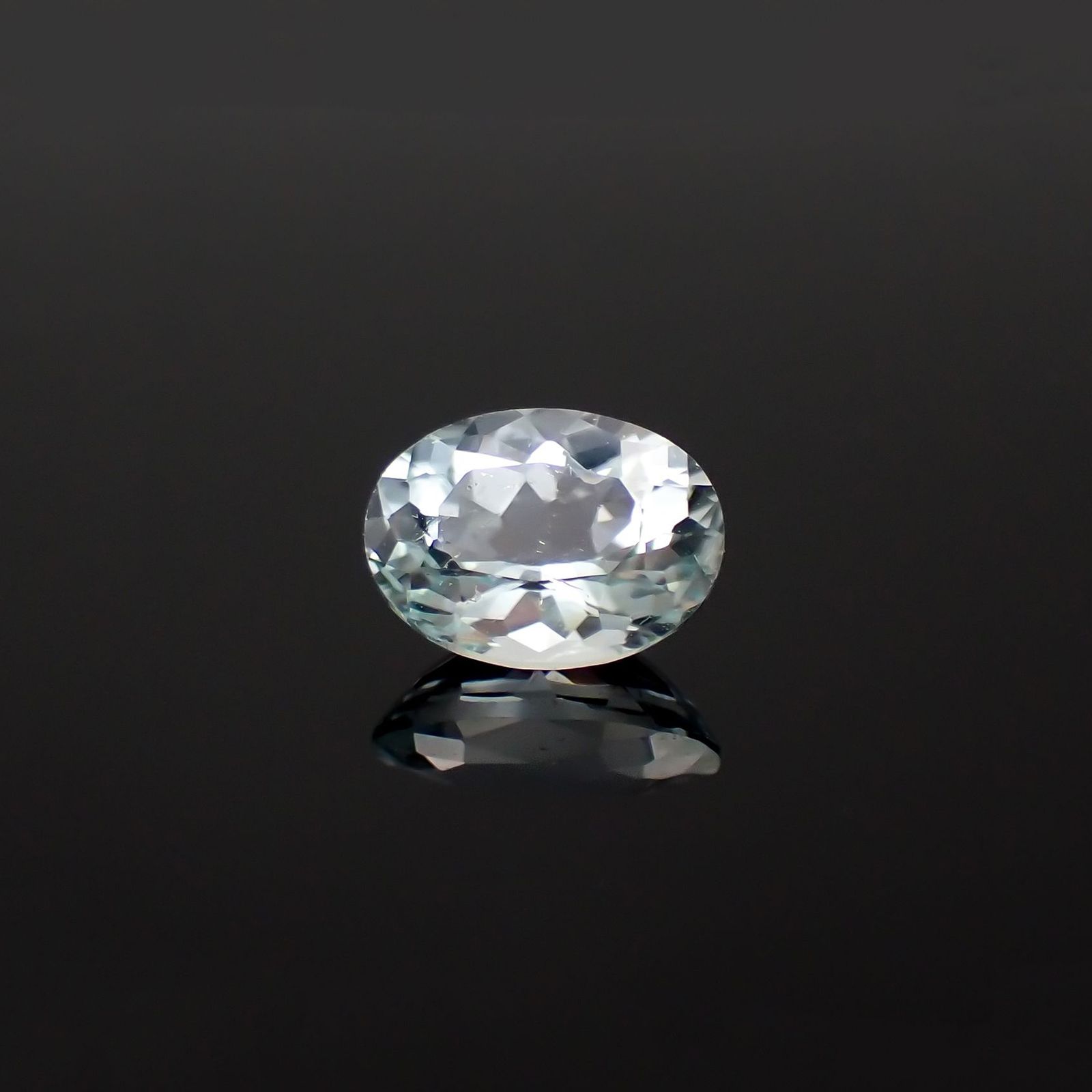 モンテブラサイト(宝石名モンテブラサイト)マダガスカル産 識別済 0.94ct / 7.4x5.5mm前後 [230120291]