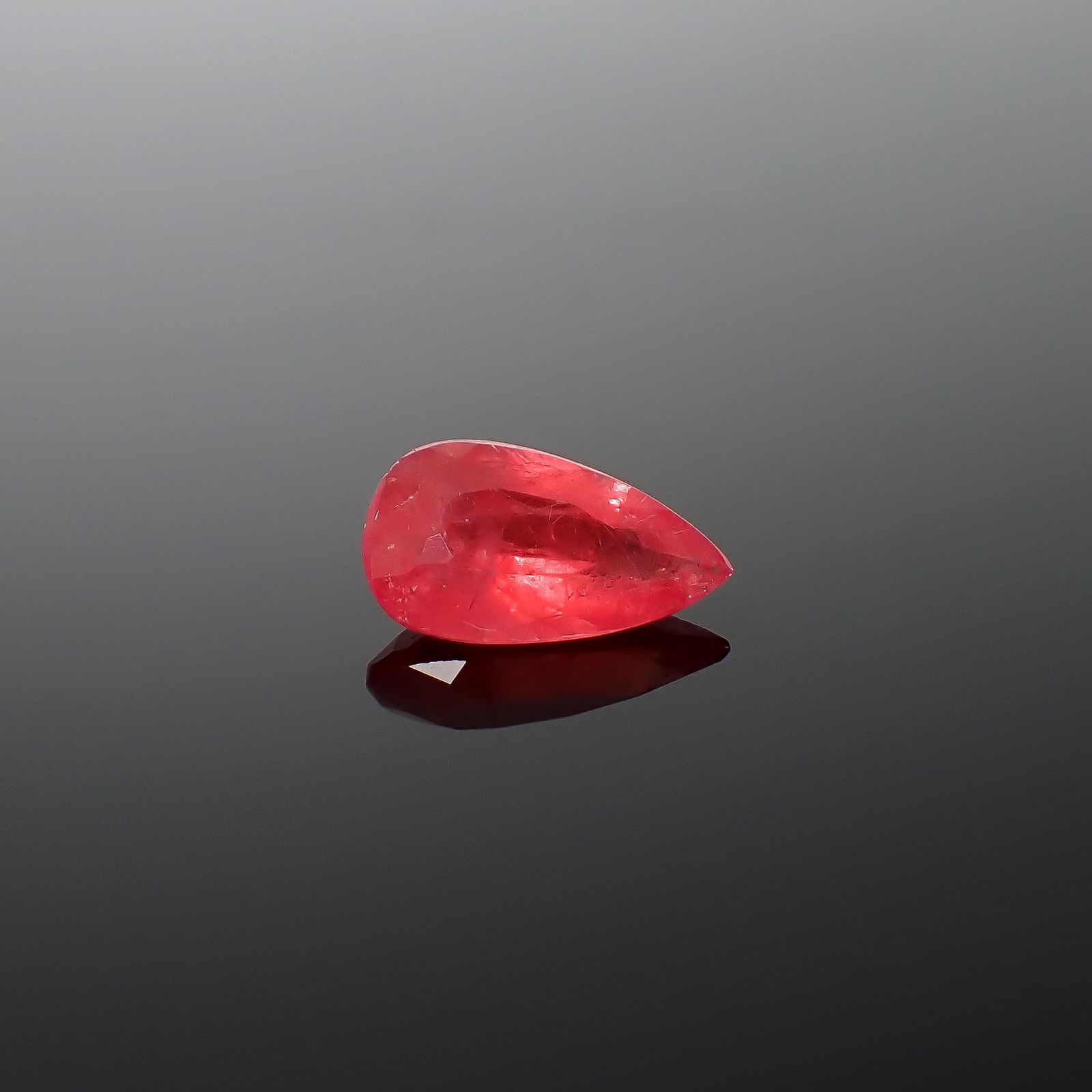 ロードナイト(宝石名ロードナイト)ブラジル産 識別済 1.24ct / 9.2x5.4mm前後 [260732648]