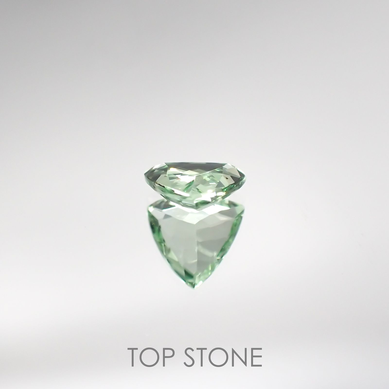 ミントガーネット タンザニア産 ルース 0.66ct[210711531]6×6.1mm前後