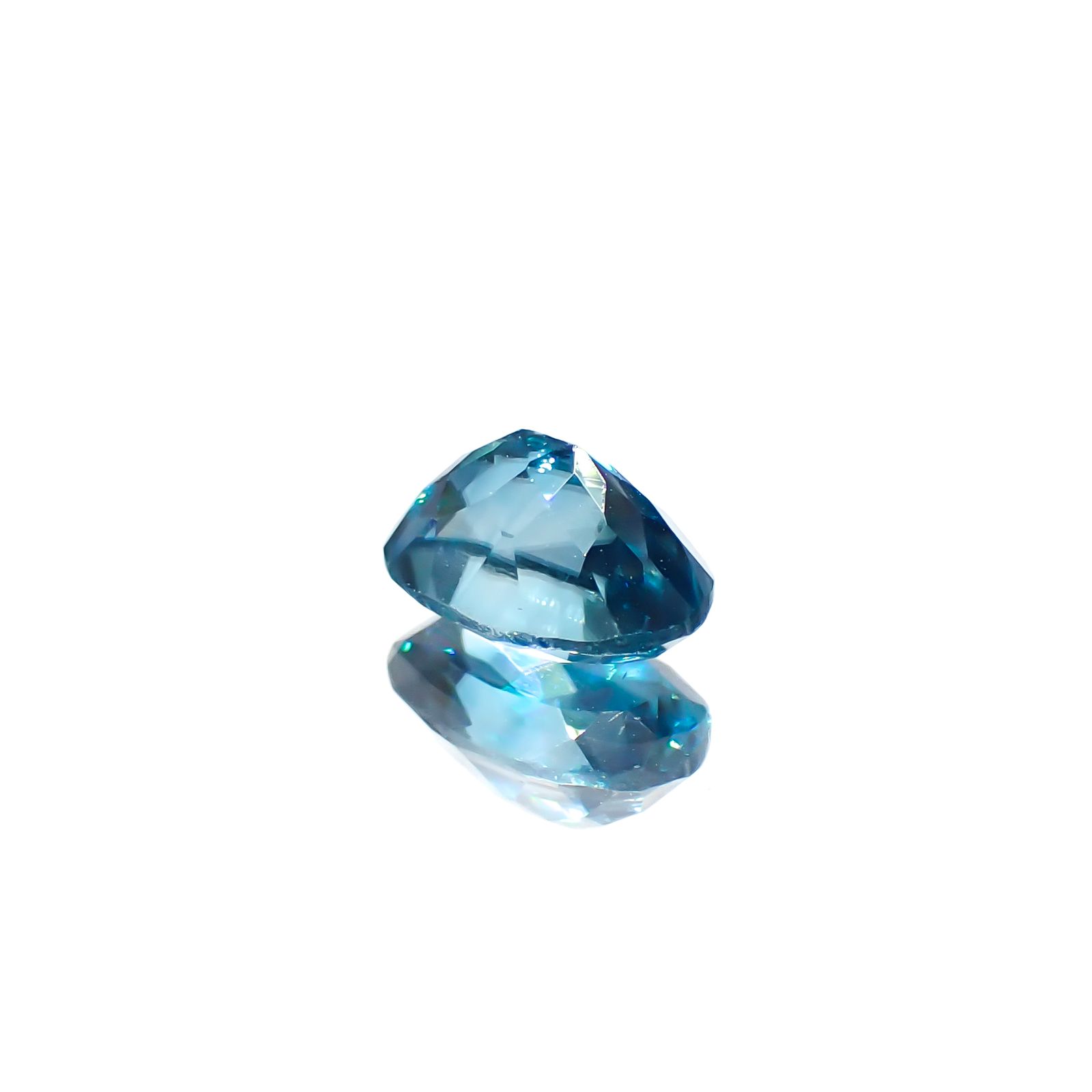 ブルージルコン カンボジア産 0.92ct[240728513]6.3x4.2mm前後