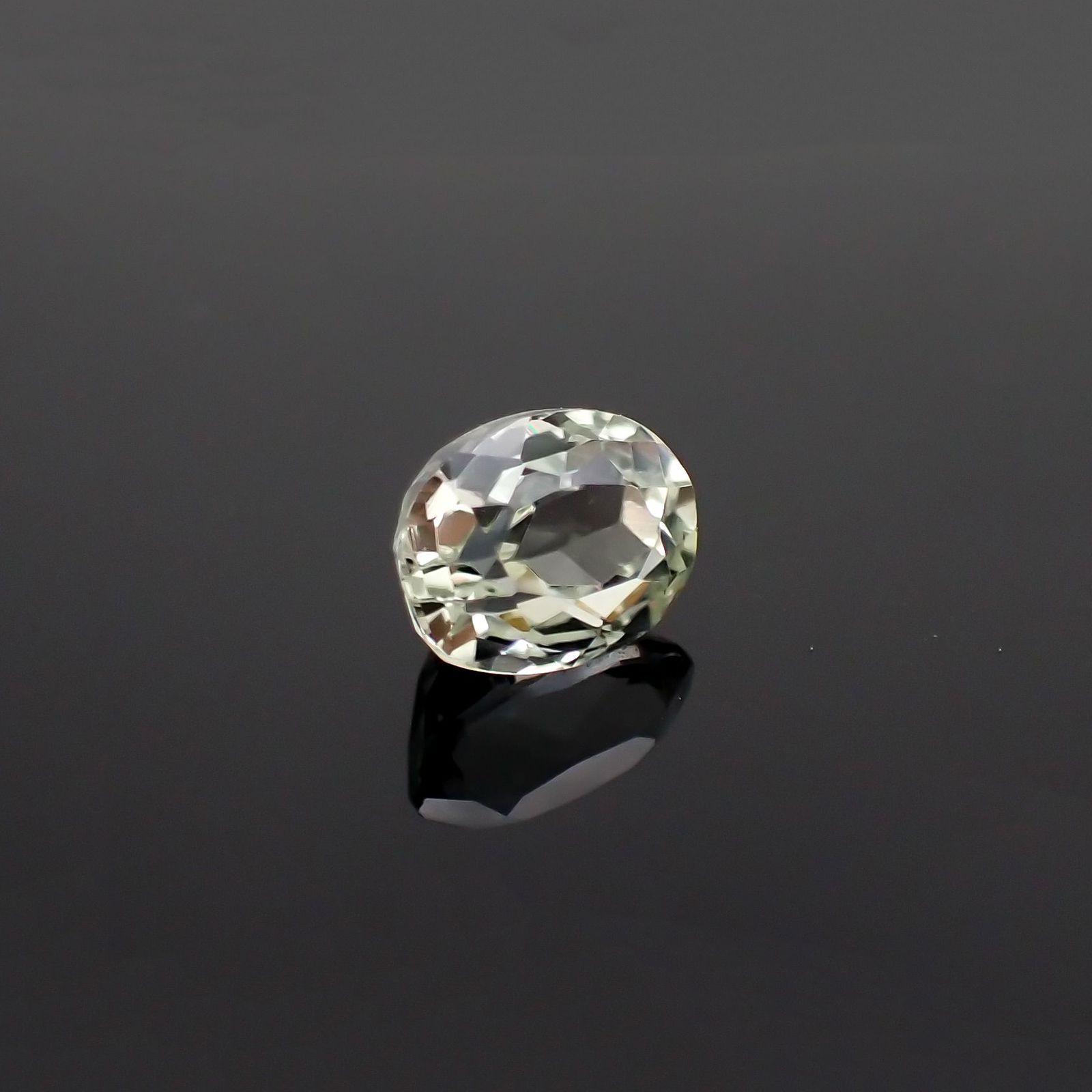 シリマナイト(宝石名シリマナイト)インド産 識別済 1.82ct / 8x6.2mm前後 [221018463]