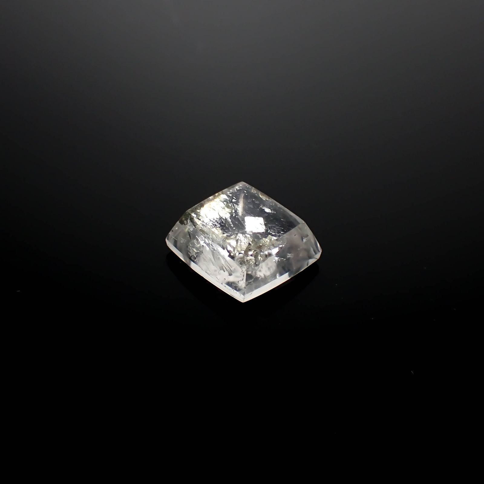 パイライトインクォーツ ブラジル産 11.47ct[240225920]13.9x13.3mm前後