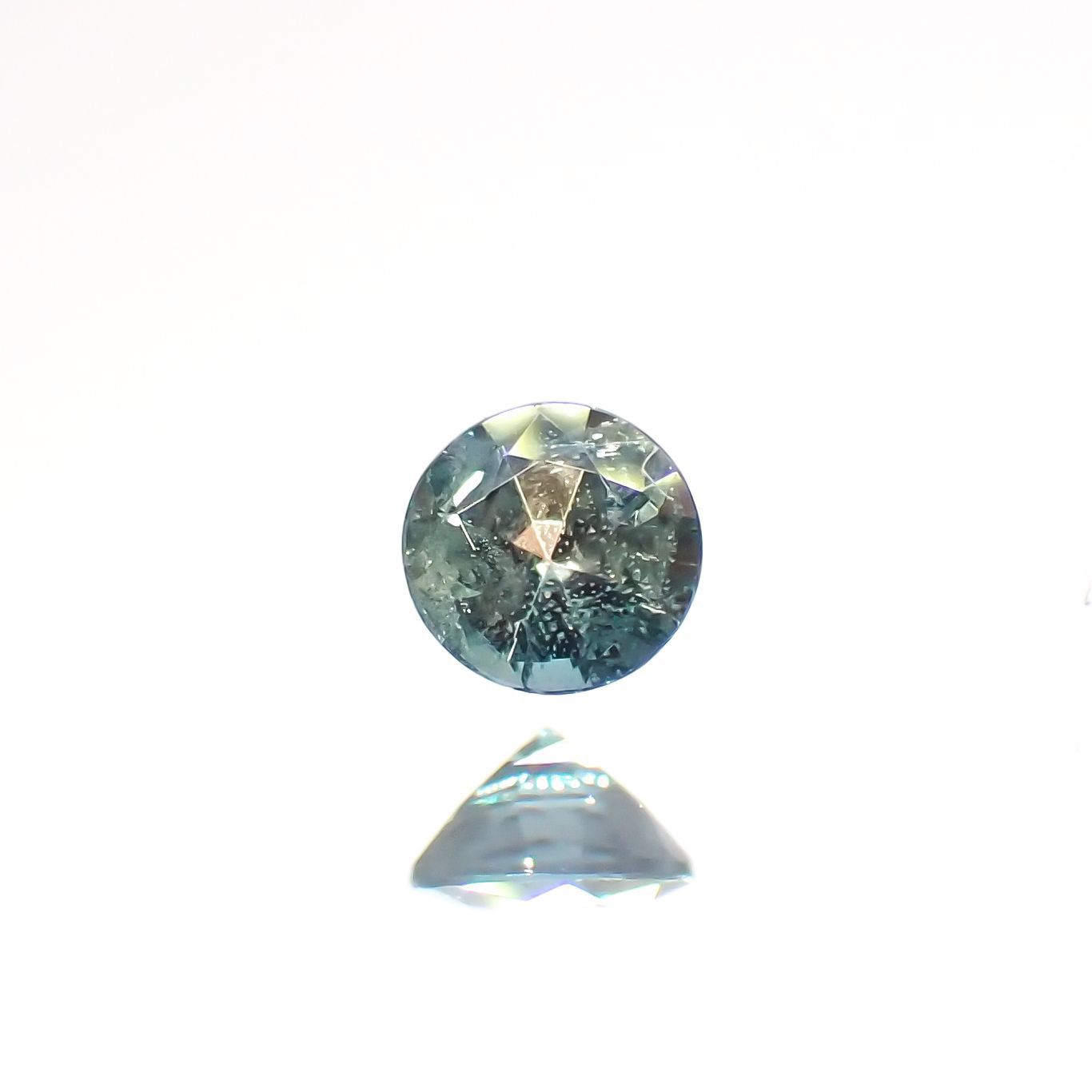 アレキサンドライト(宝石名アレキサンドライト)ブラジル産/EmeraldMains社製 0.084ct ソ付(彩珠)[220516018]2.7x2.7mm前後
