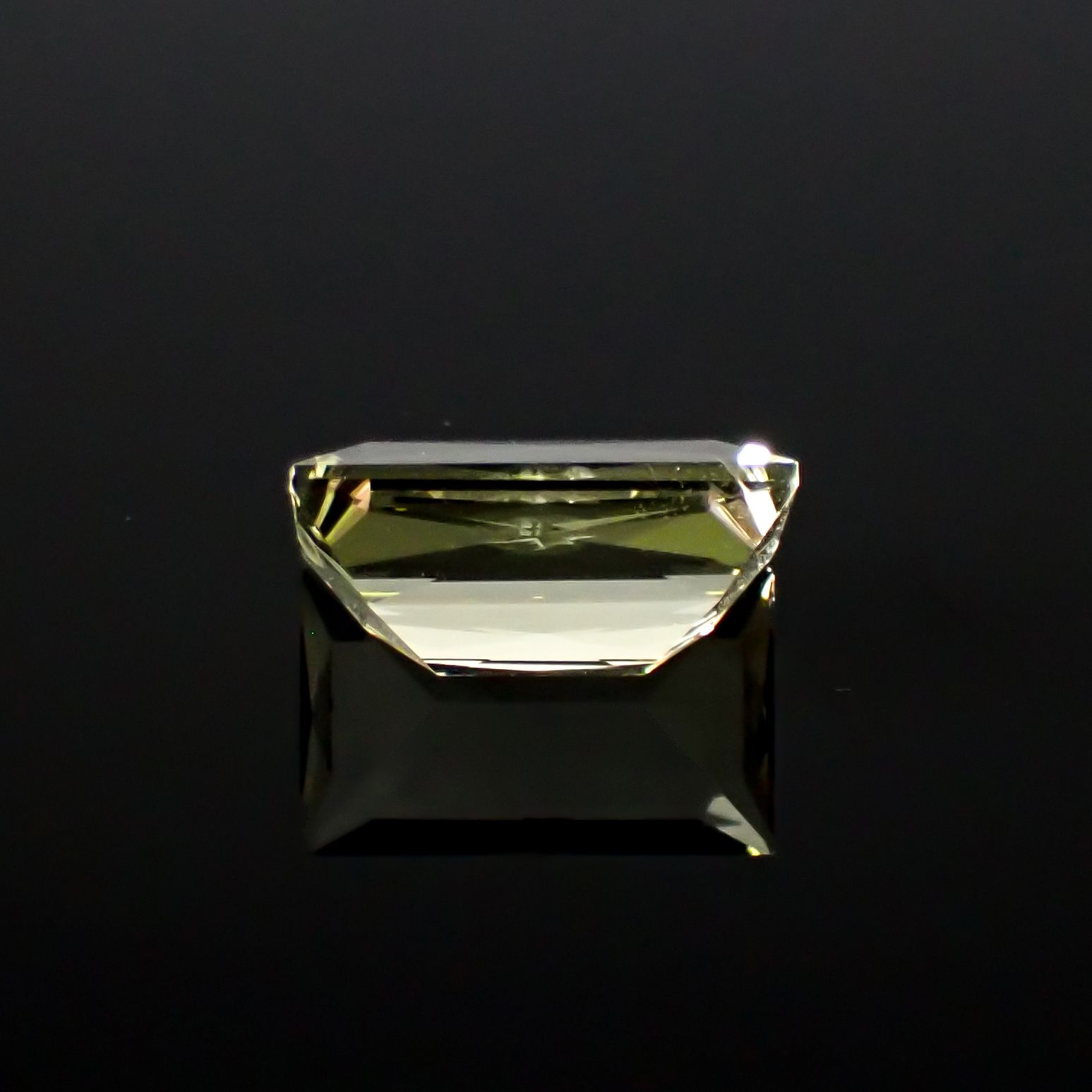 サニディン(宝石名サニディン)マダガスカル産 6.904ct ソ付(日独)[241229668]15.28x9.24mm前後