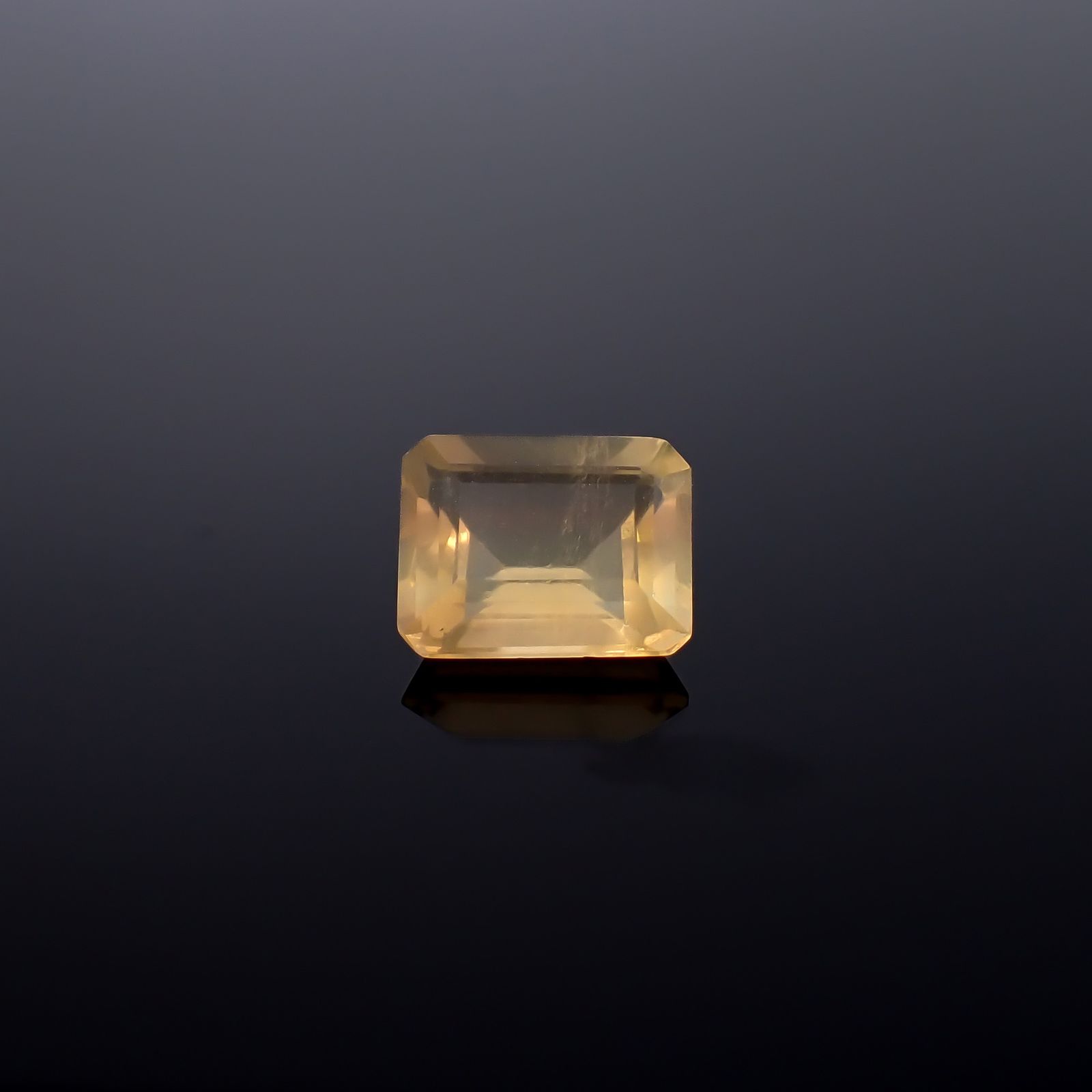 バイカラーフローライト フルオレッセンス ブラジル産 3.68ct / 10x7
