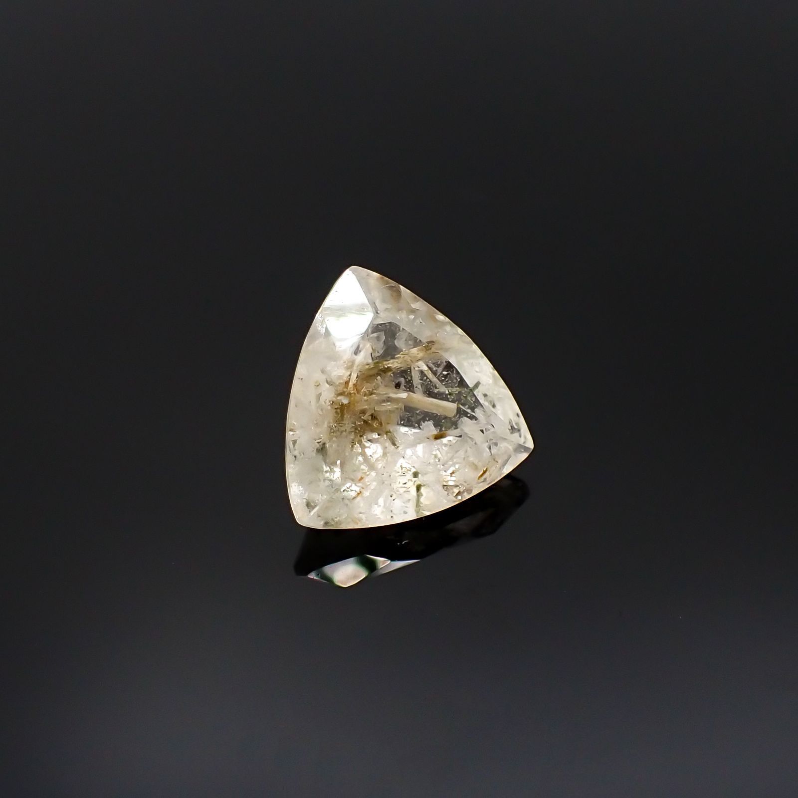 ヘデンベルジャイトインクォーツ インドネシア産 5.50ct [220917825]13x13mm前後