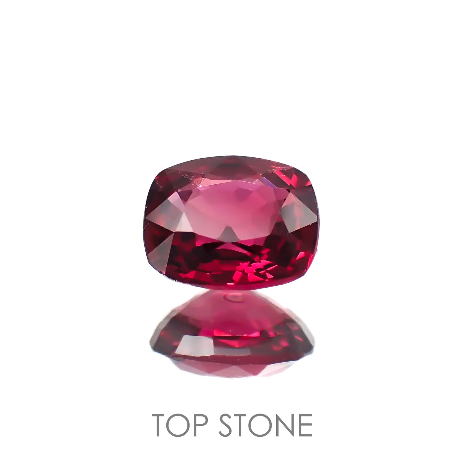 レッドスピネル(宝石名スピネル)ビルマ/マダガスカル産 0.75ct 識別済[220817541]5.9x4.9mm前後