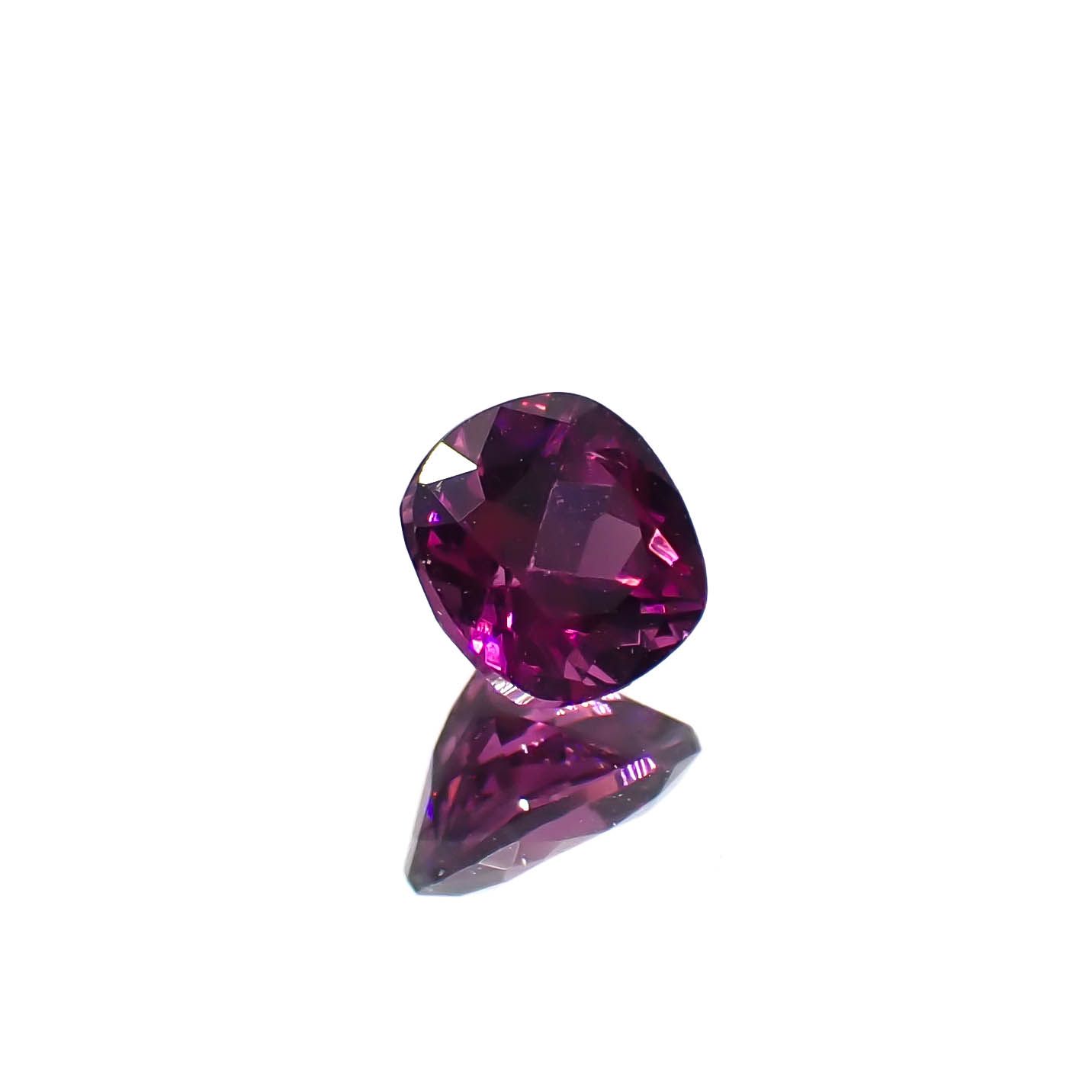 グレープガーネット(宝石名ガーネット)ブラジル産 0.50ct 識別済[240928707]4.4x4.4mm前後