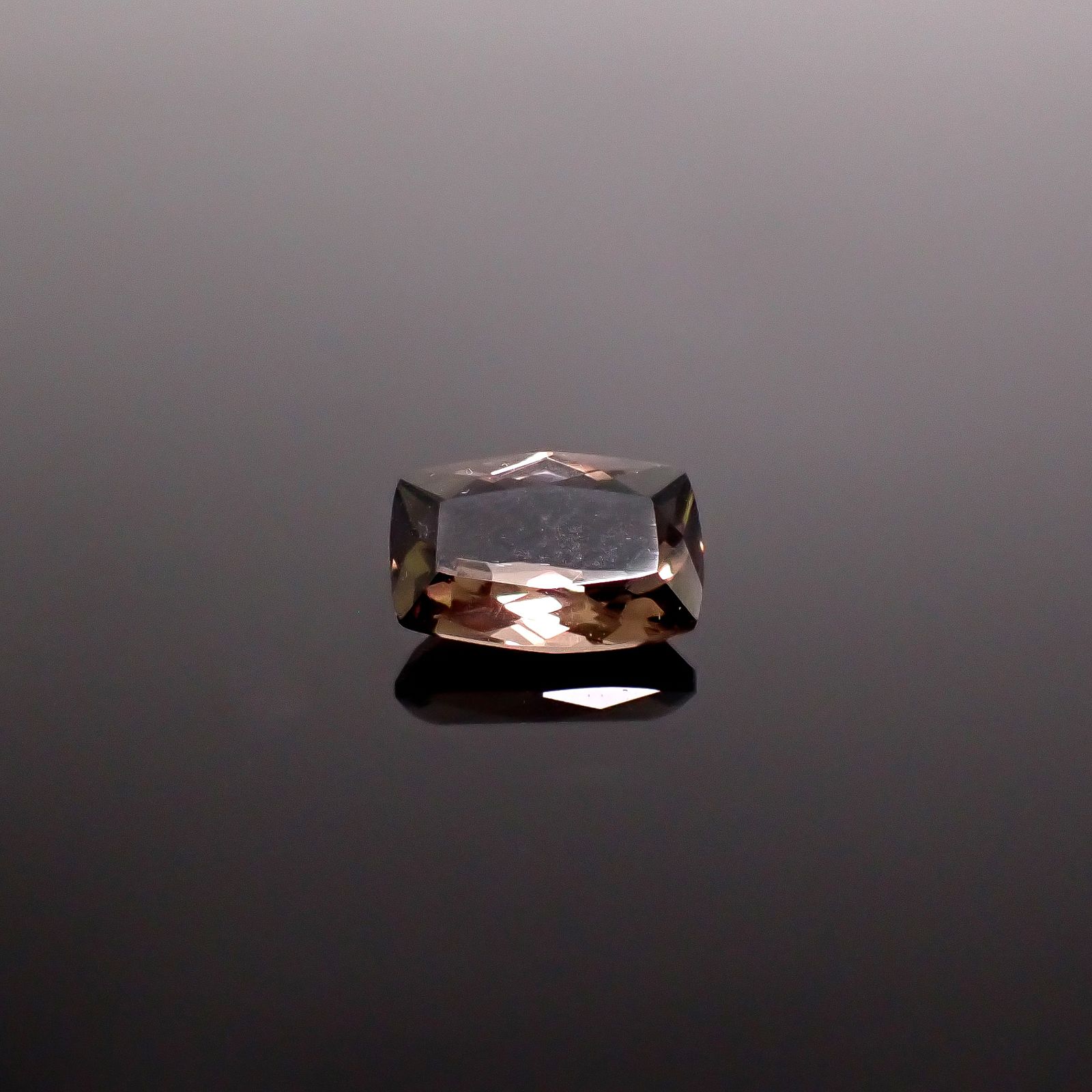 コロンビアナイト コロンビア産 2.78ct / 11.6x7.8mm前後 [260331928]