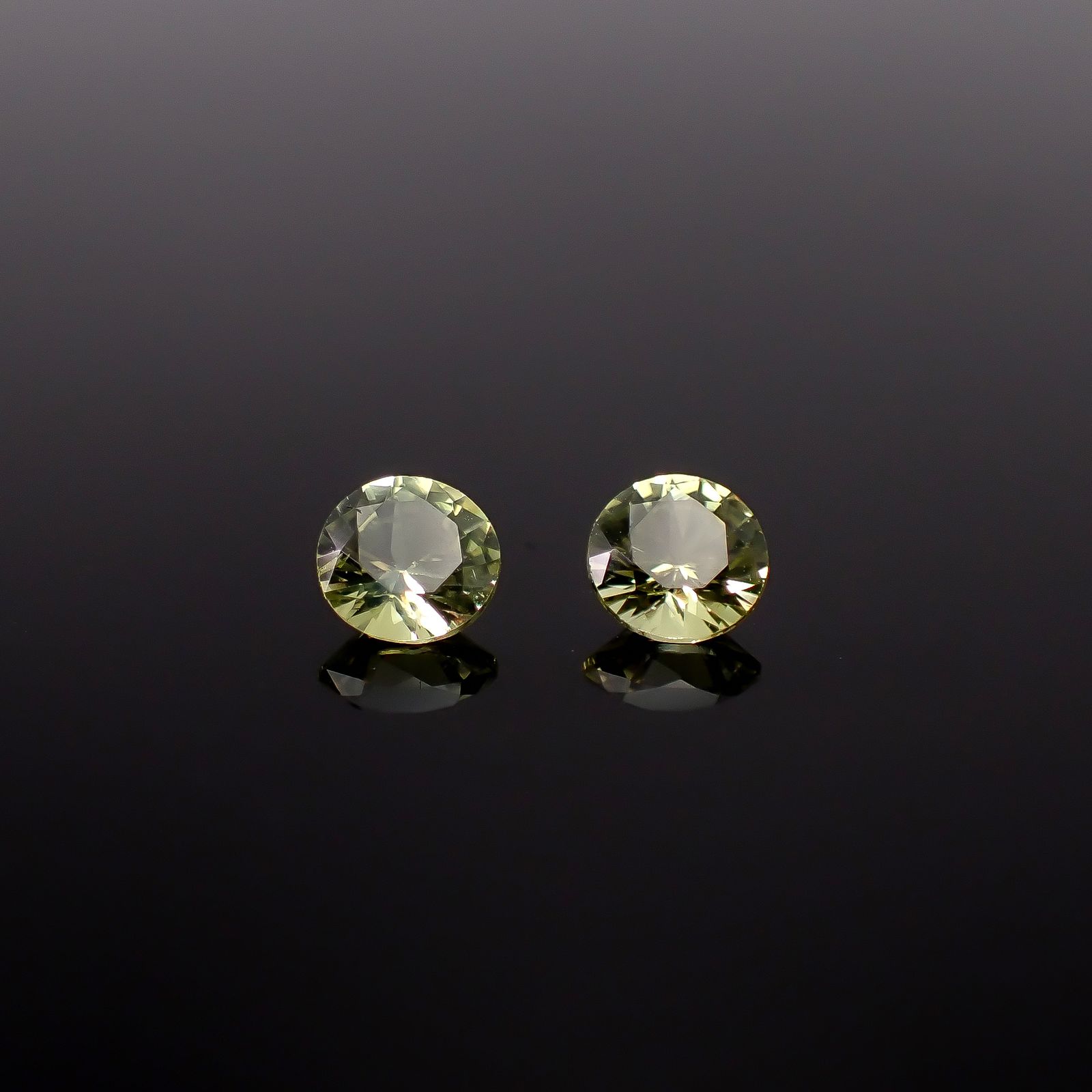 ◇ペアセット◇クリソベリル(宝石名クリソベリル)スリランカ/マダガスカル産 識別済 0.48ct(2pcs合計) / 3.8x3.8mm前後 [260131650]
