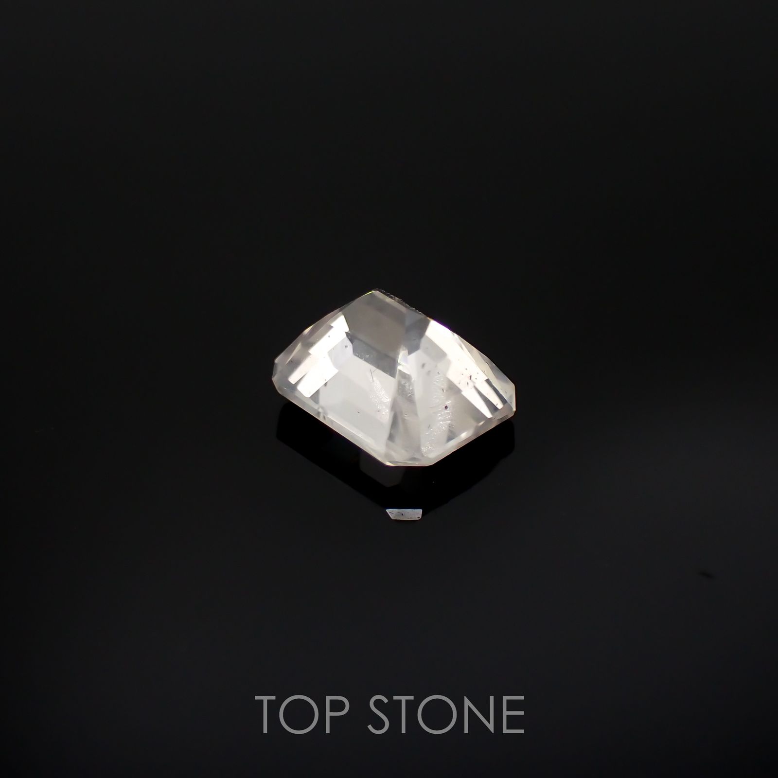 フェナカイト(宝石名フェナカイト)ロシア産 1.72ct 識別済[220515735]7.9x6.3mm前後