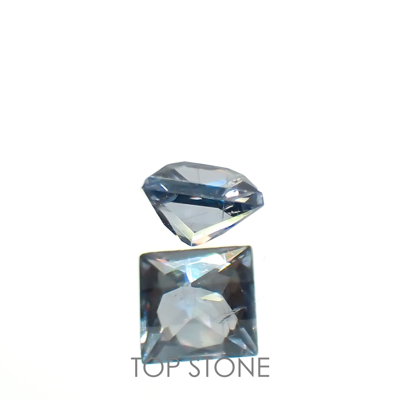 ◇プリンセスカット◇カラーチェンジガーネット アレキタイプ(宝石名ガーネット)マダガスカル・ベキリー産 0.11ct 識別済[221119059]2.5x2.5mm前後